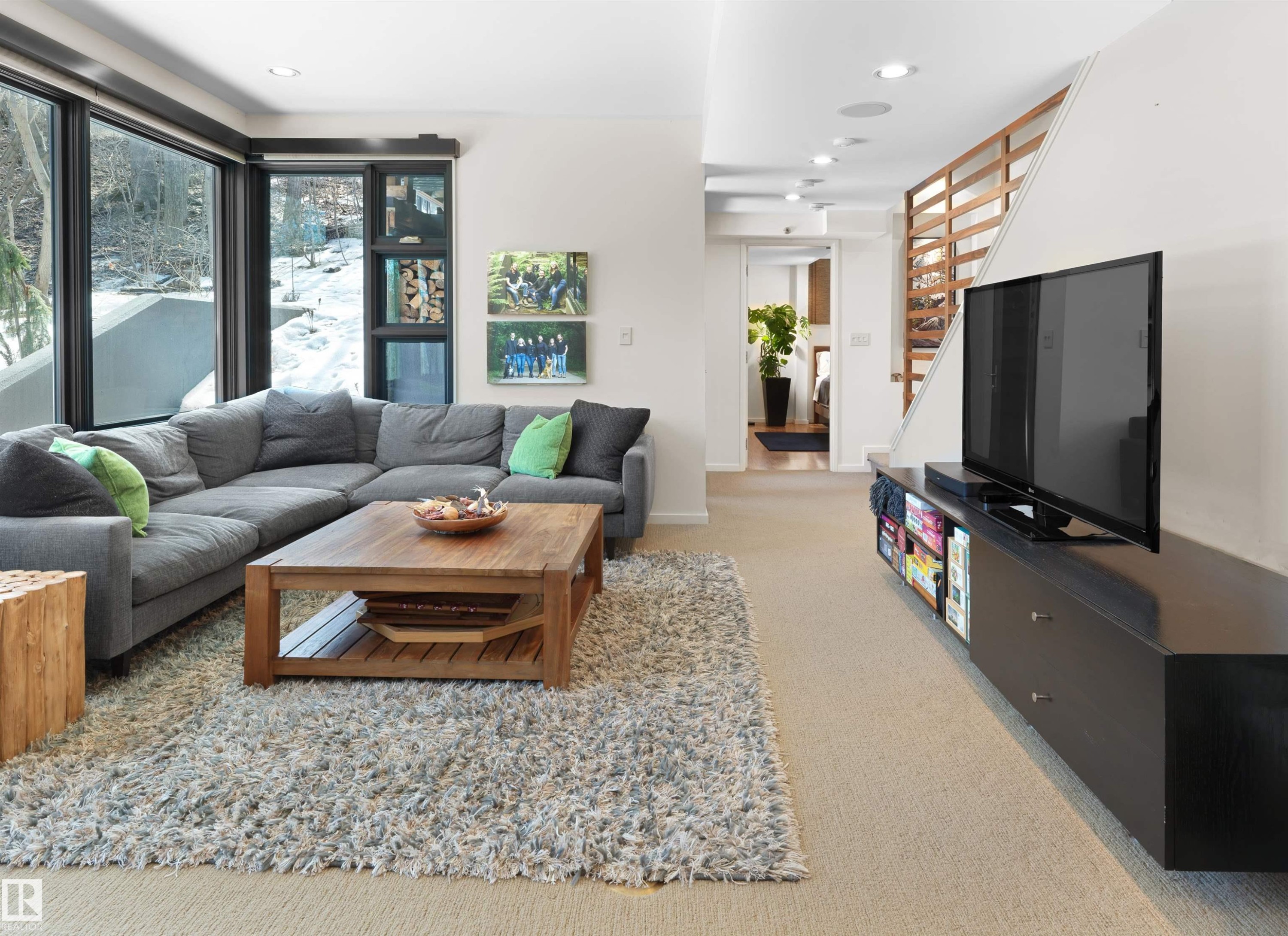 9651 87 Avenue, Edmonton, AB - Indoor Photo Showing Living Room