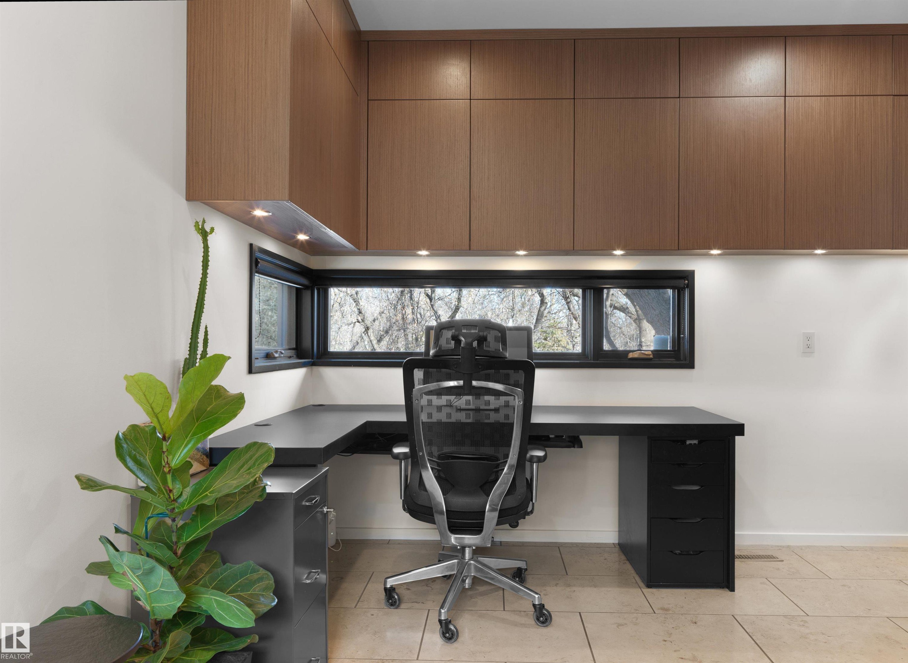 9651 87 Avenue, Edmonton, AB - Indoor Photo Showing Office