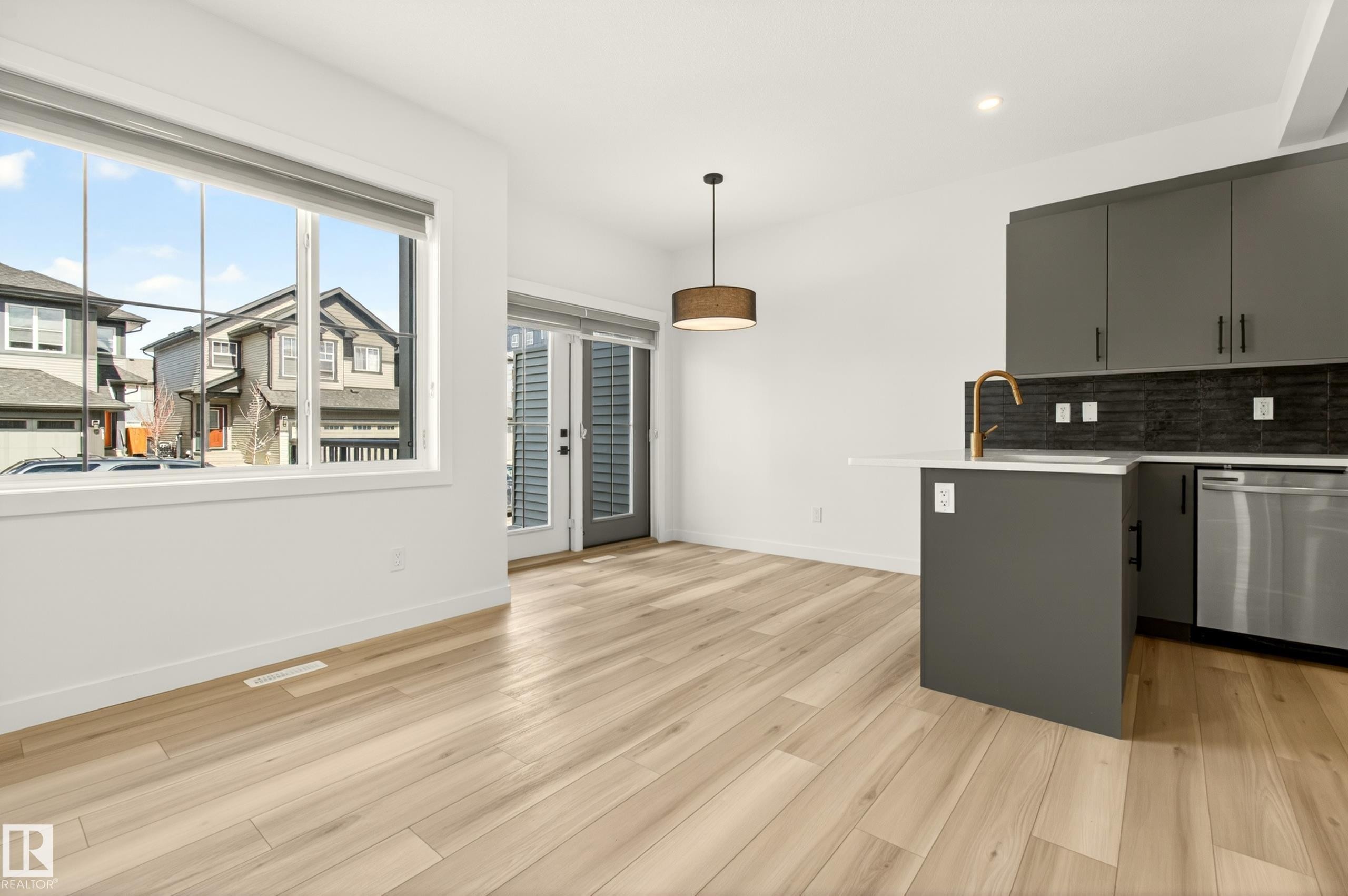 Unit 9 1910 Collip View, Edmonton, AB - Indoor Photo Showing Kitchen