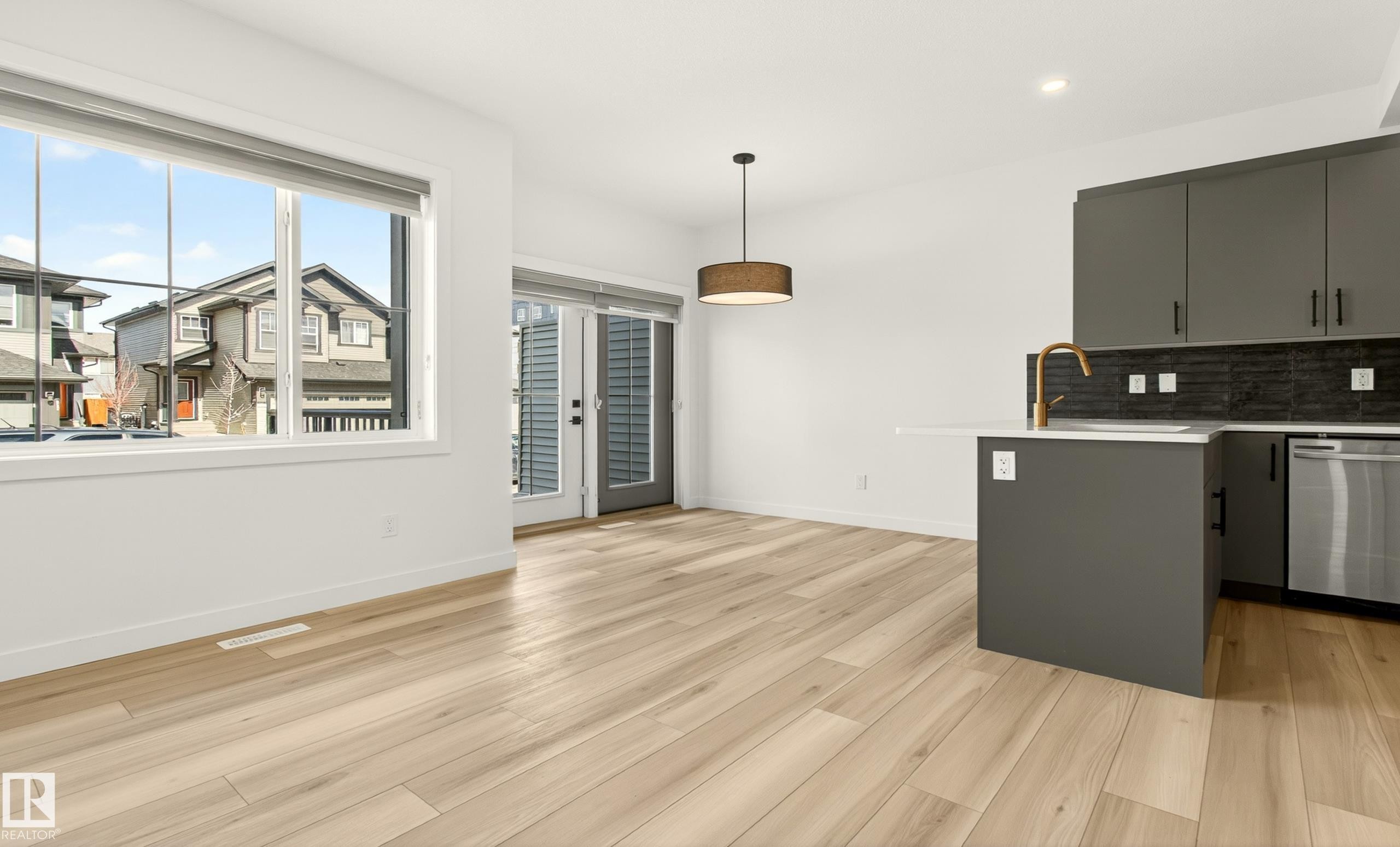 Unit 9 1910 Collip View, Edmonton, AB - Indoor Photo Showing Kitchen