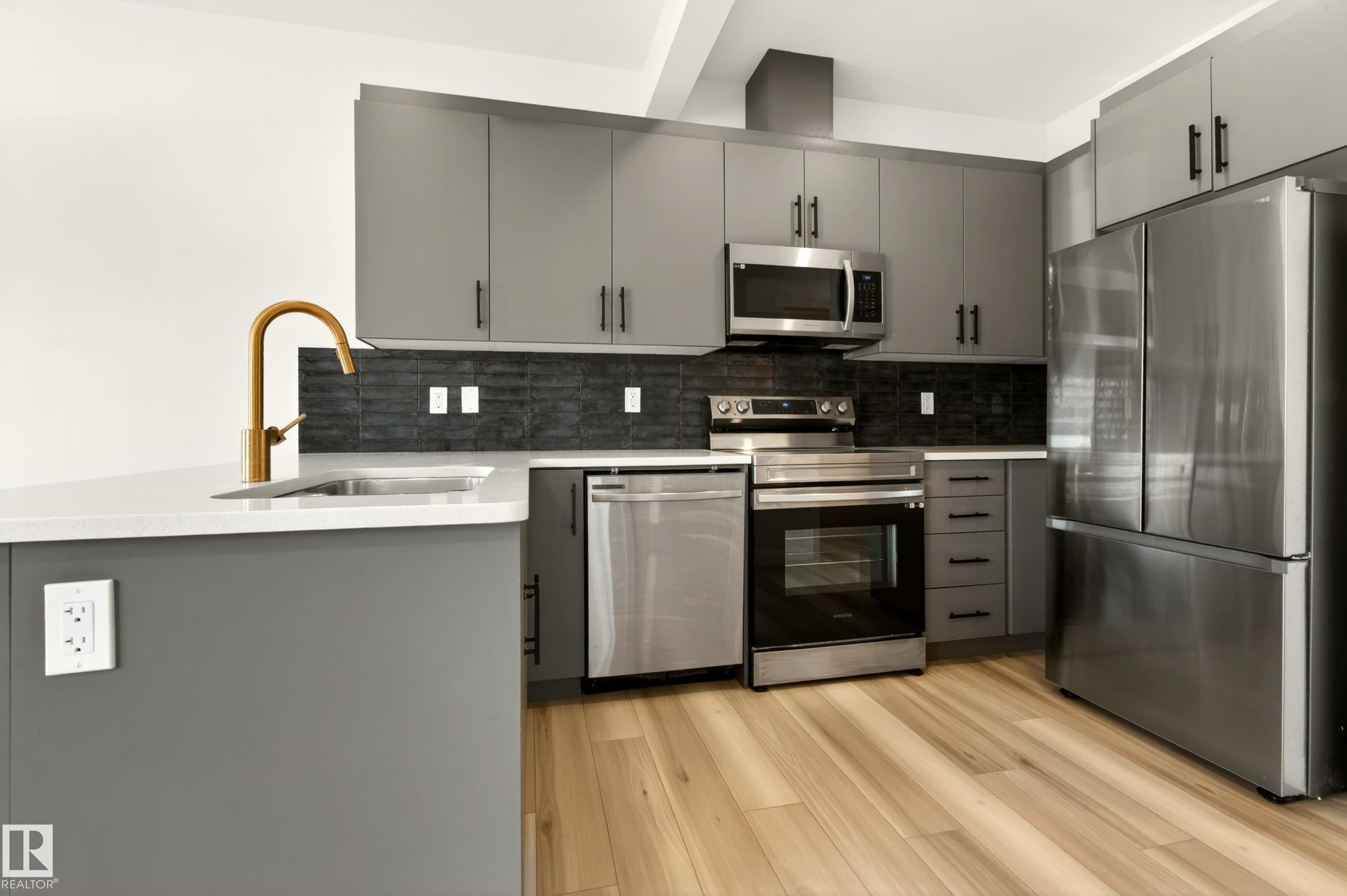 Unit 9 1910 Collip View, Edmonton, AB - Indoor Photo Showing Kitchen With Upgraded Kitchen