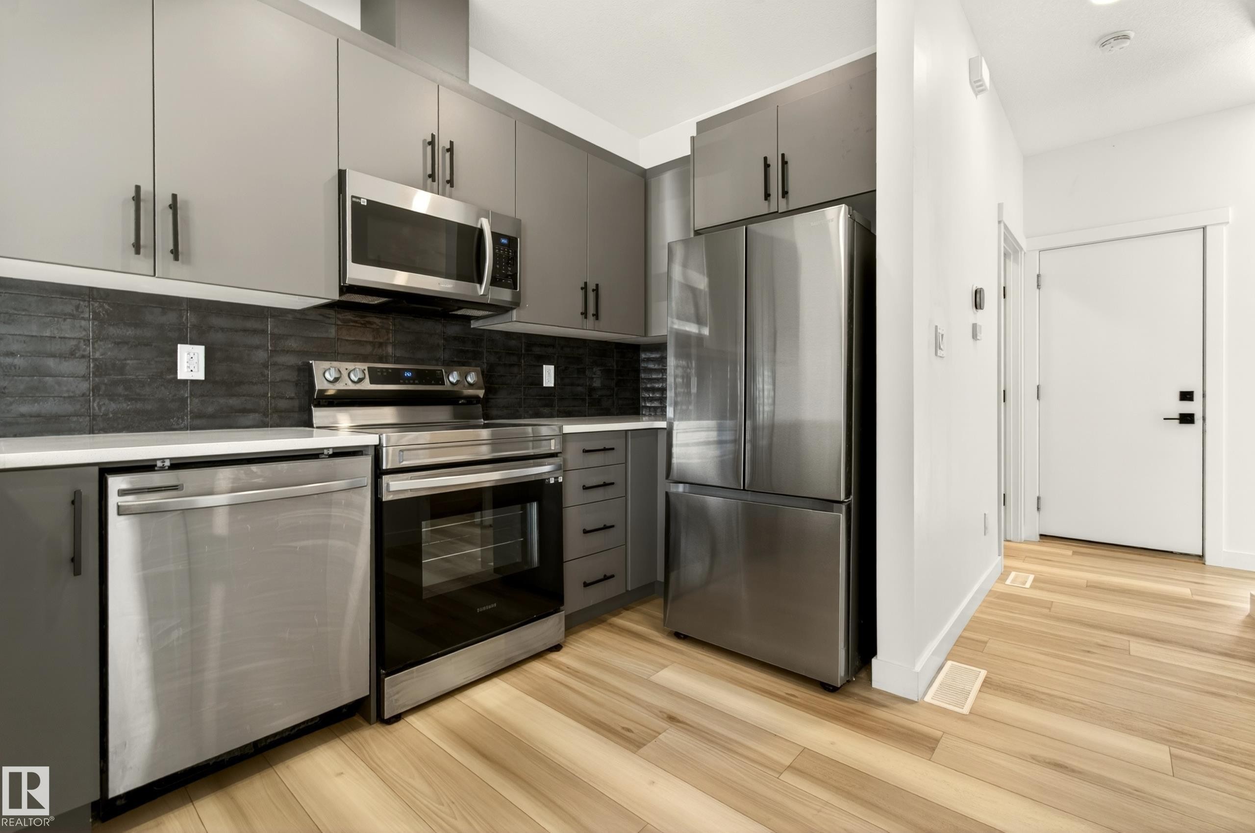 Unit 9 1910 Collip View, Edmonton, AB - Indoor Photo Showing Kitchen