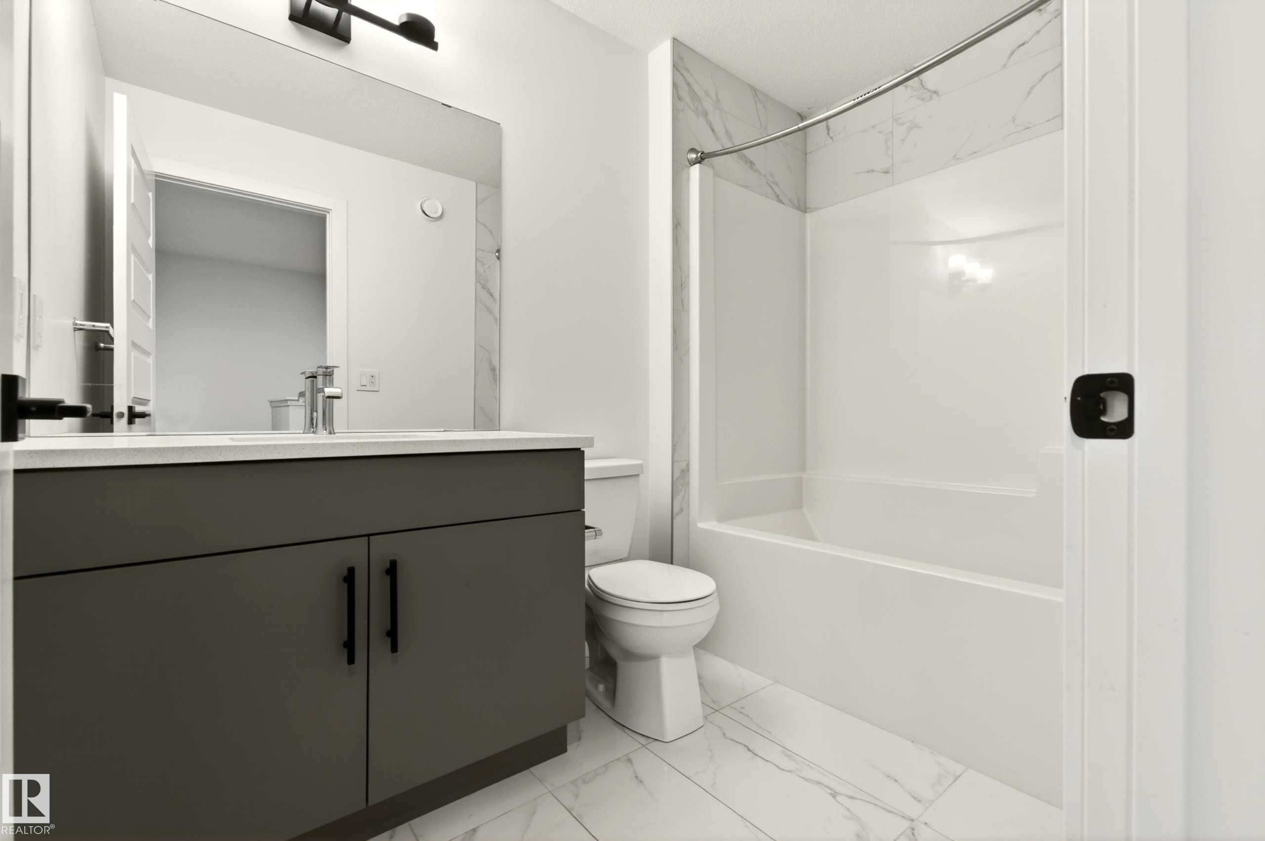 Unit 9 1910 Collip View, Edmonton, AB - Indoor Photo Showing Bathroom