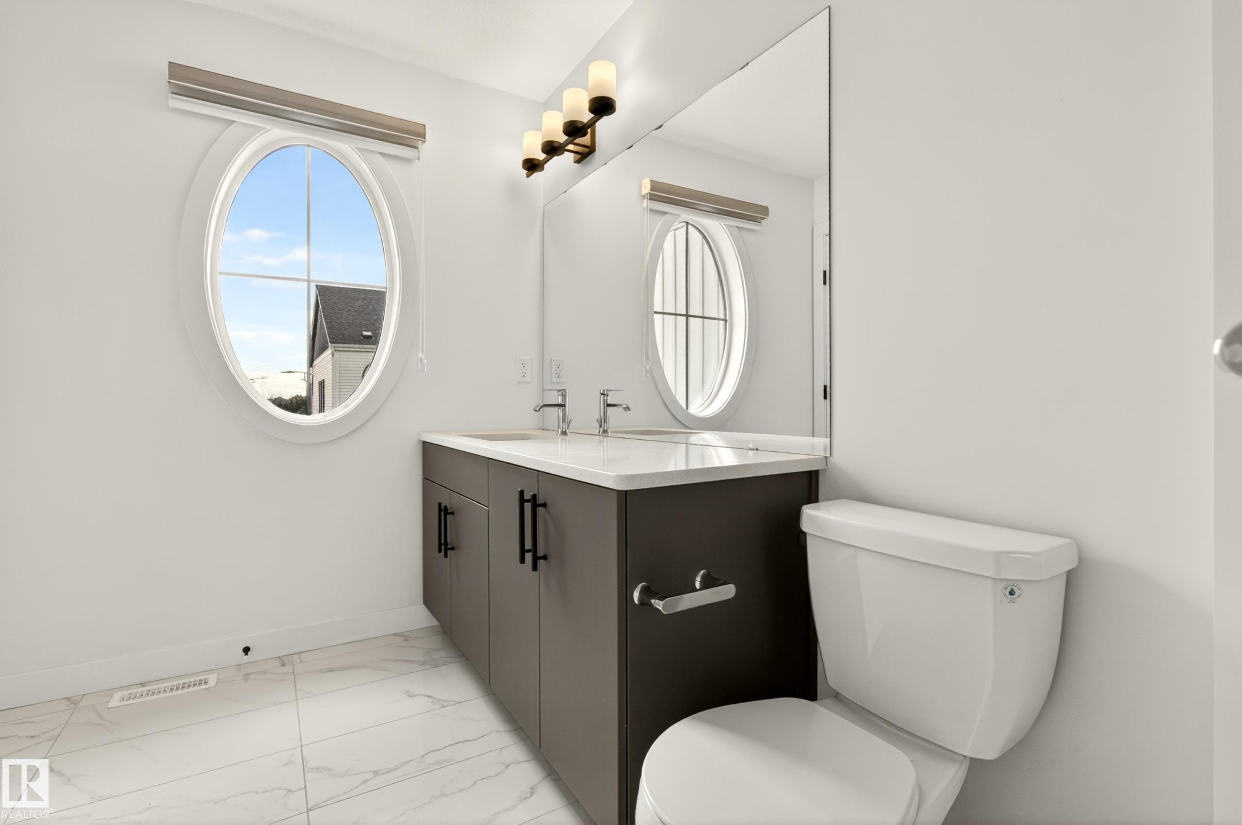 Unit 9 1910 Collip View, Edmonton, AB - Indoor Photo Showing Bathroom