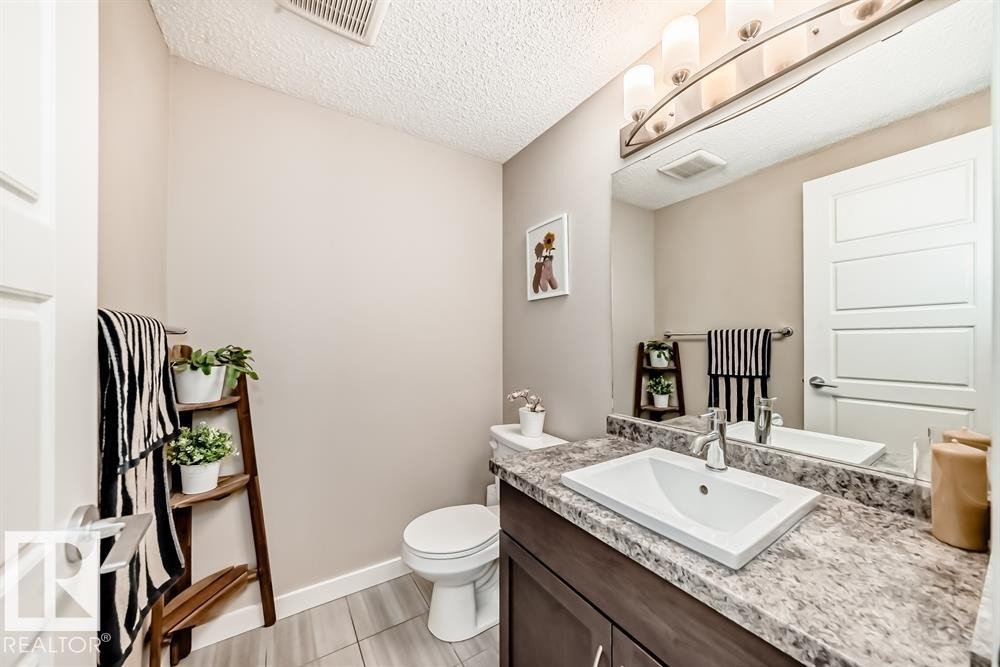 3346 15A Avenue, Edmonton, AB - Indoor Photo Showing Bathroom