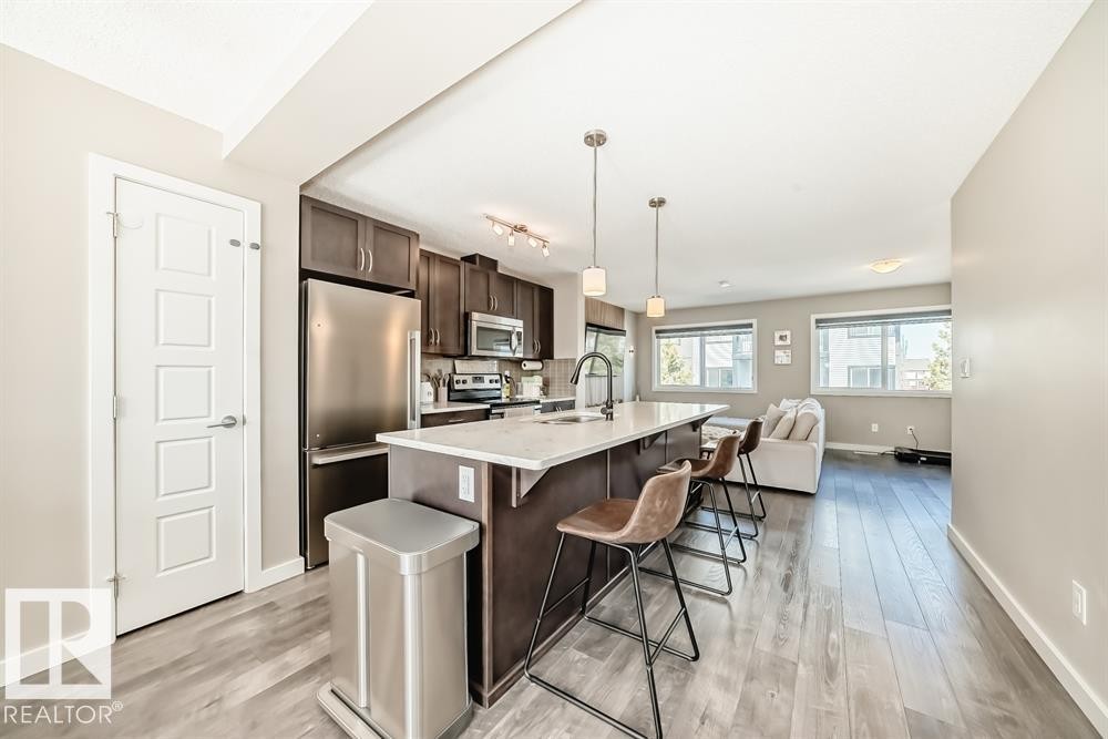 3346 15A Avenue, Edmonton, AB - Indoor Photo Showing Kitchen With Upgraded Kitchen