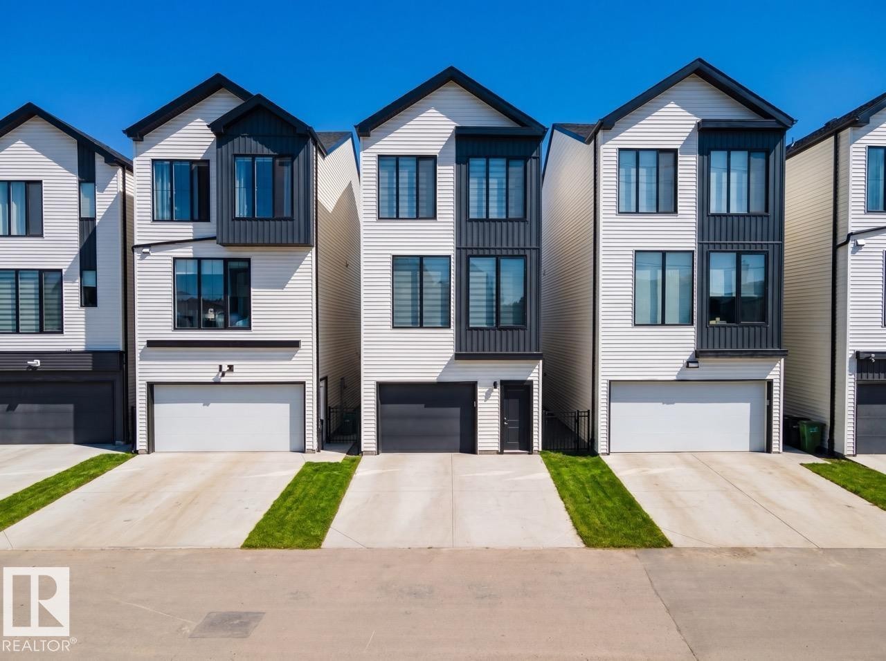 3330 Kulay Way, Edmonton, AB - Outdoor With Facade