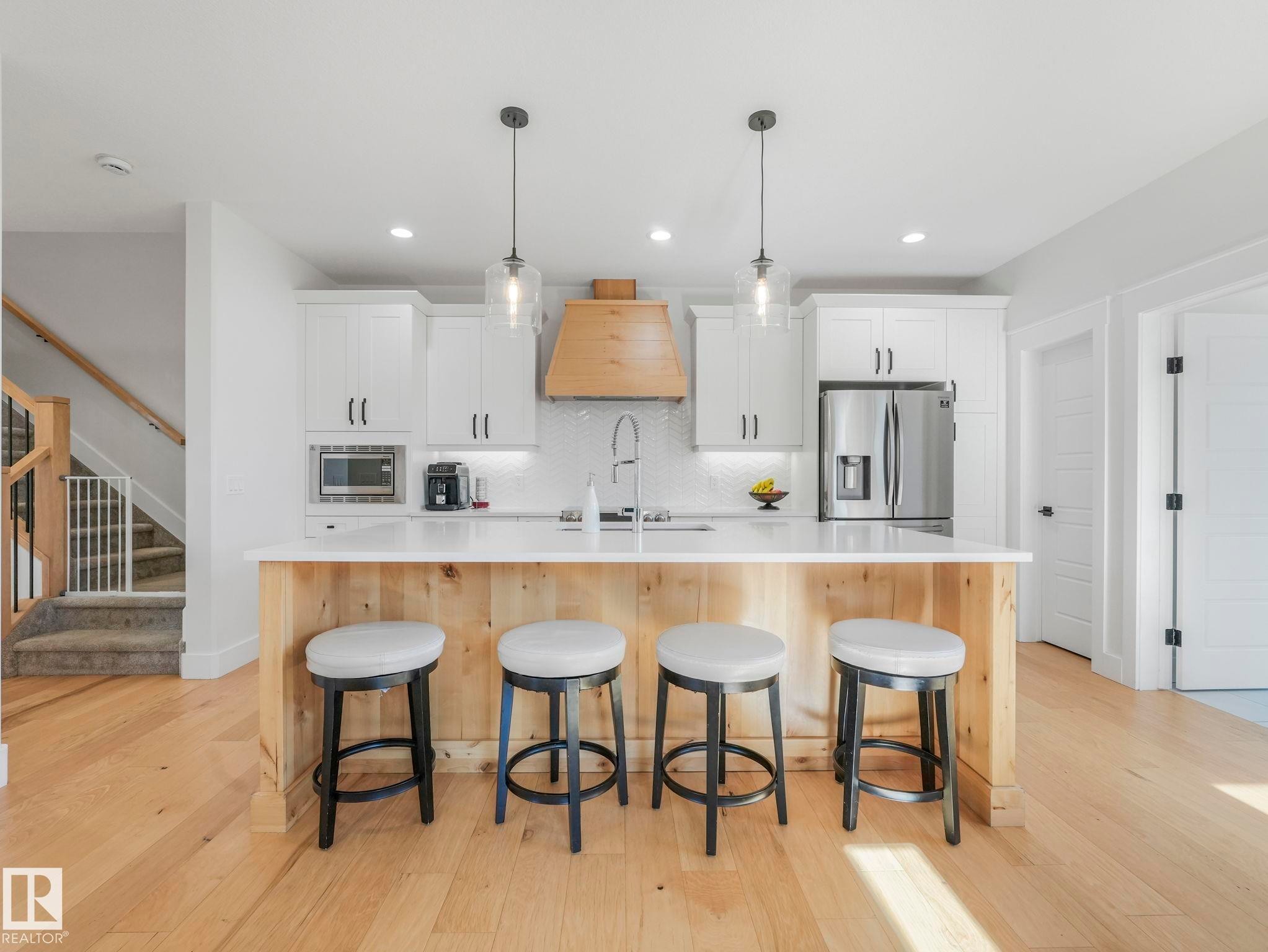 7215 May Road, Edmonton, AB - Indoor Photo Showing Kitchen With Upgraded Kitchen