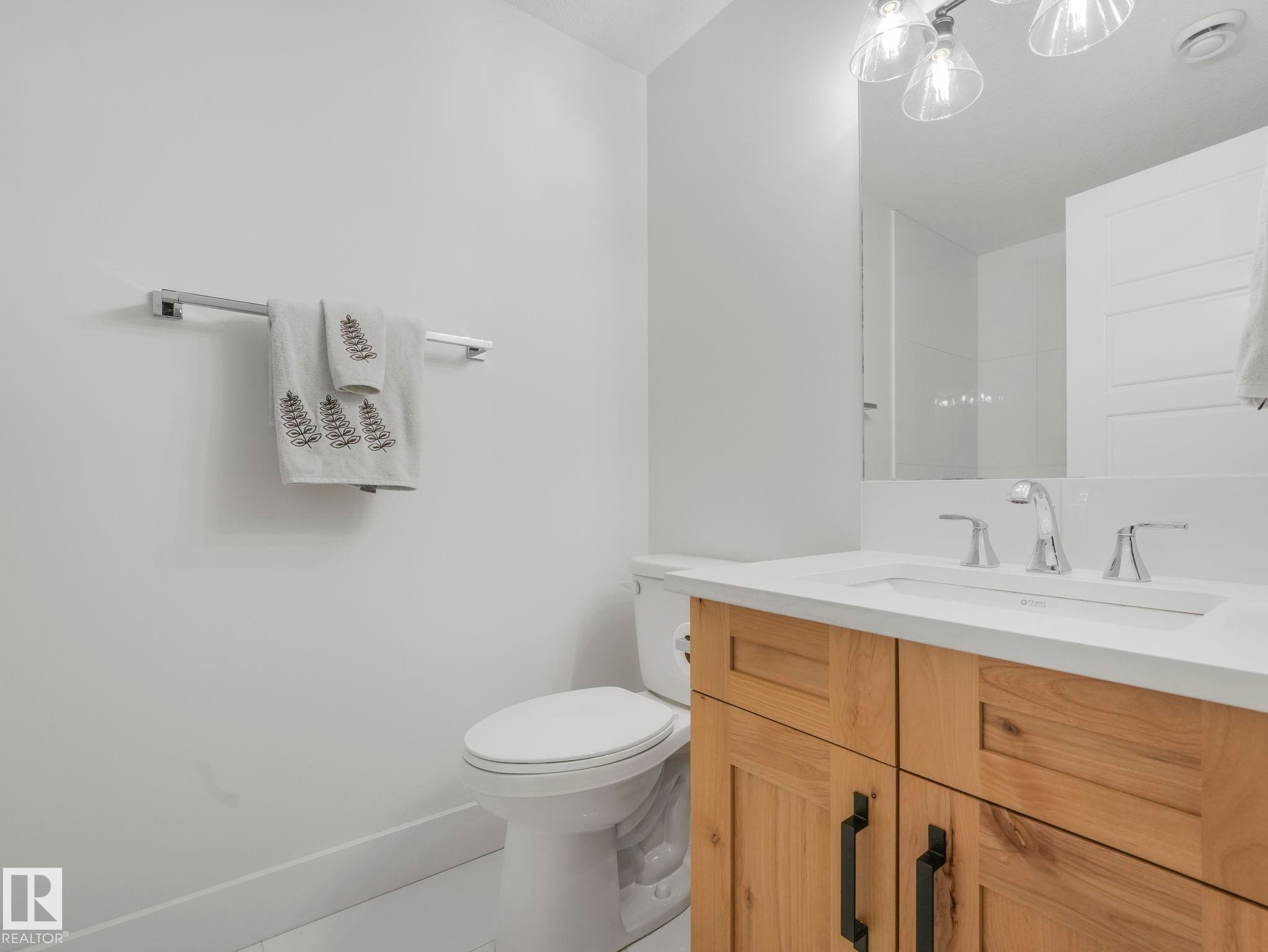7215 May Road, Edmonton, AB - Indoor Photo Showing Bathroom