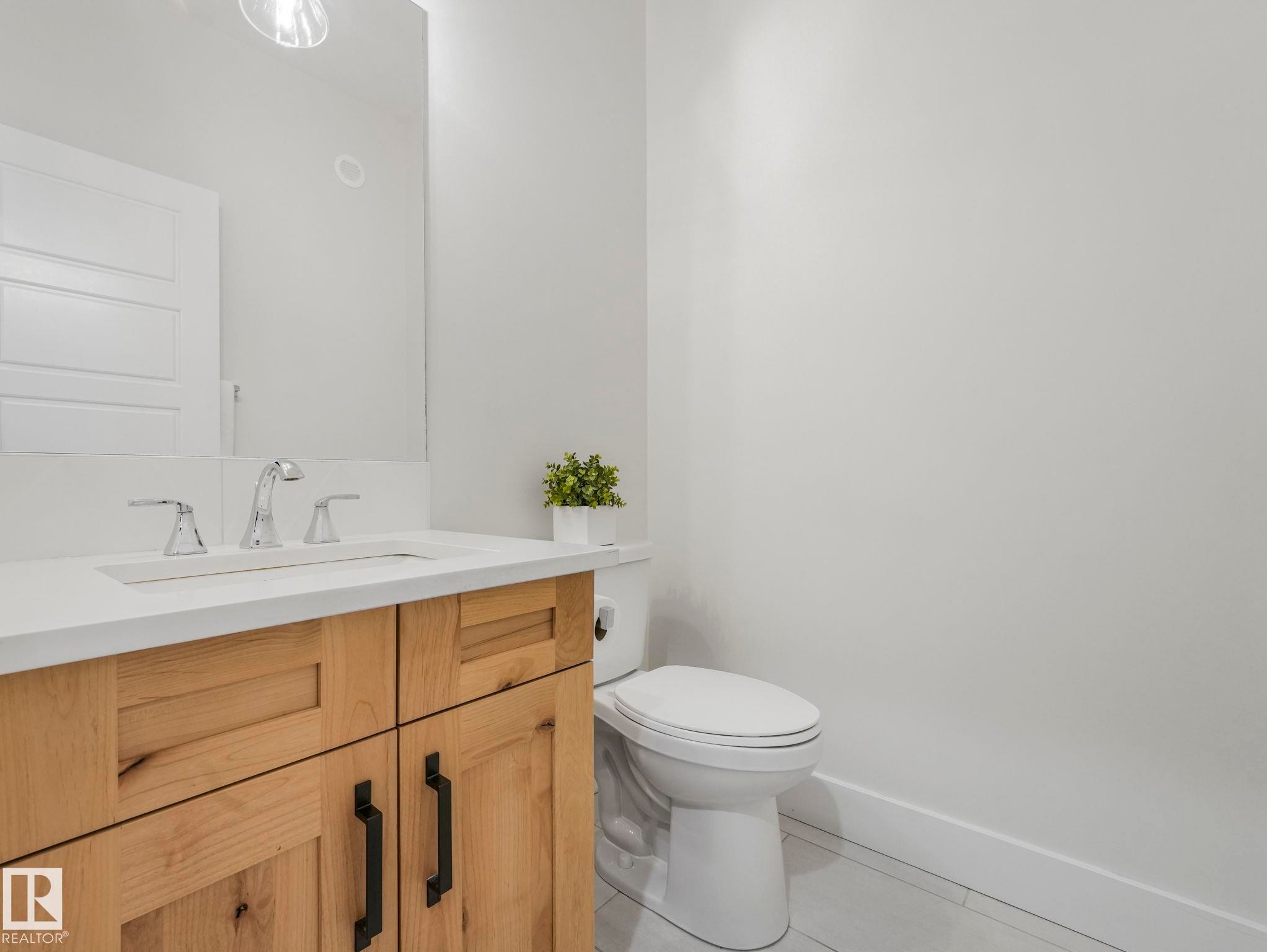7215 May Road, Edmonton, AB - Indoor Photo Showing Bathroom