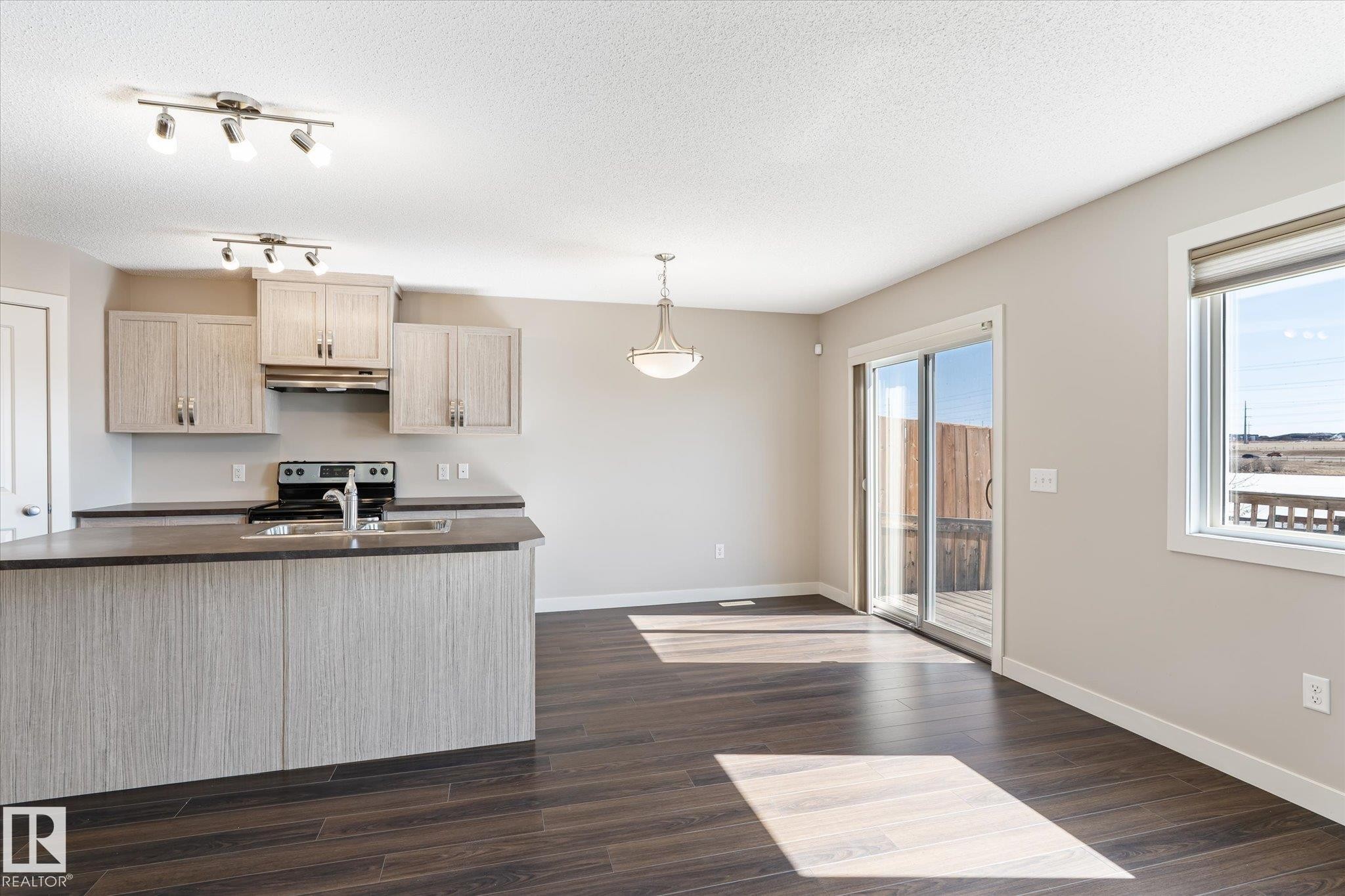 3217 11 Avenue, Edmonton, AB - Indoor Photo Showing Kitchen With Double Sink