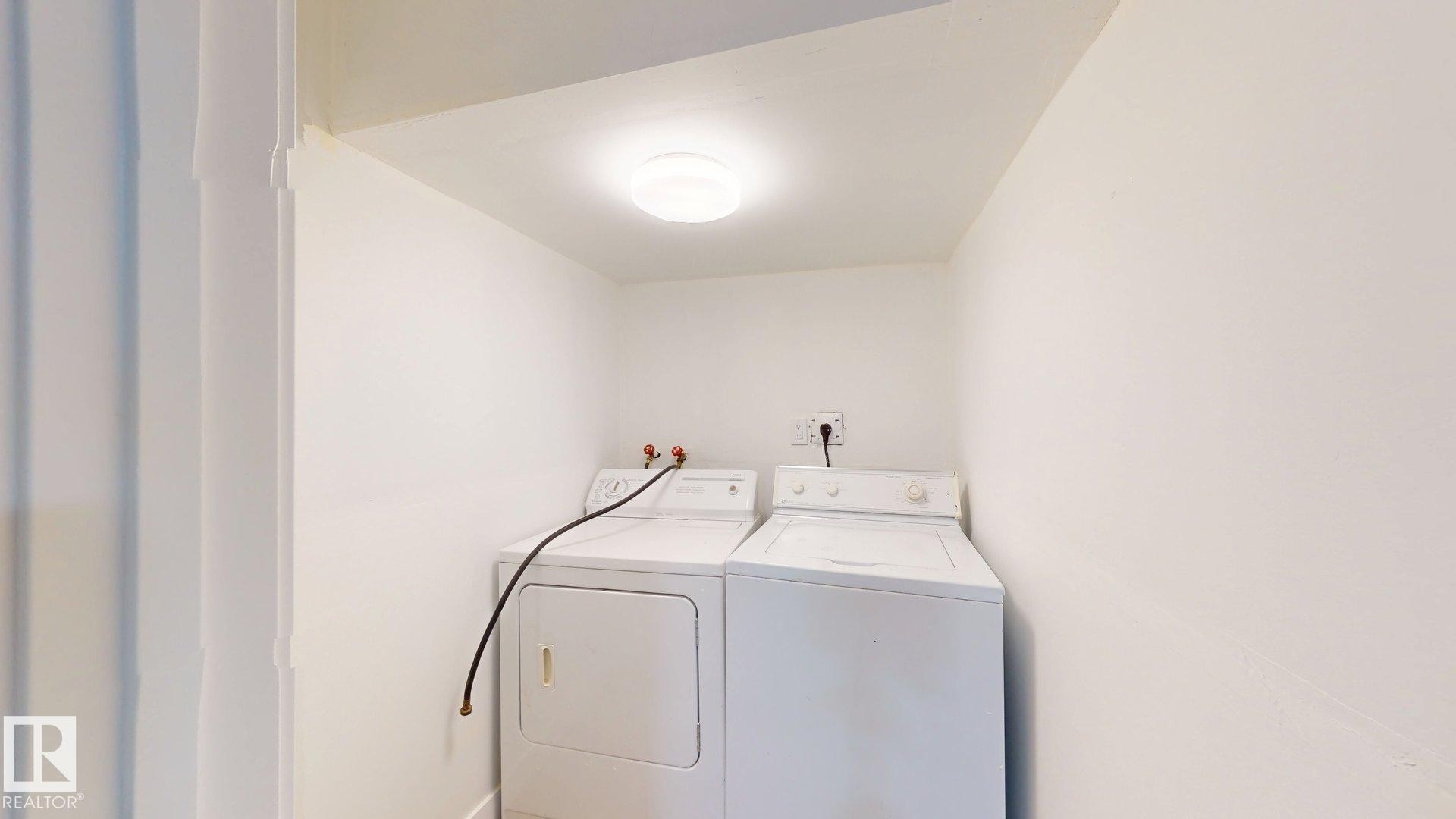 Dedicated laundry area featuring a washer and a dryer - 8515 86 Avenue, Edmonton, AB - Indoor Photo Showing Laundry Room