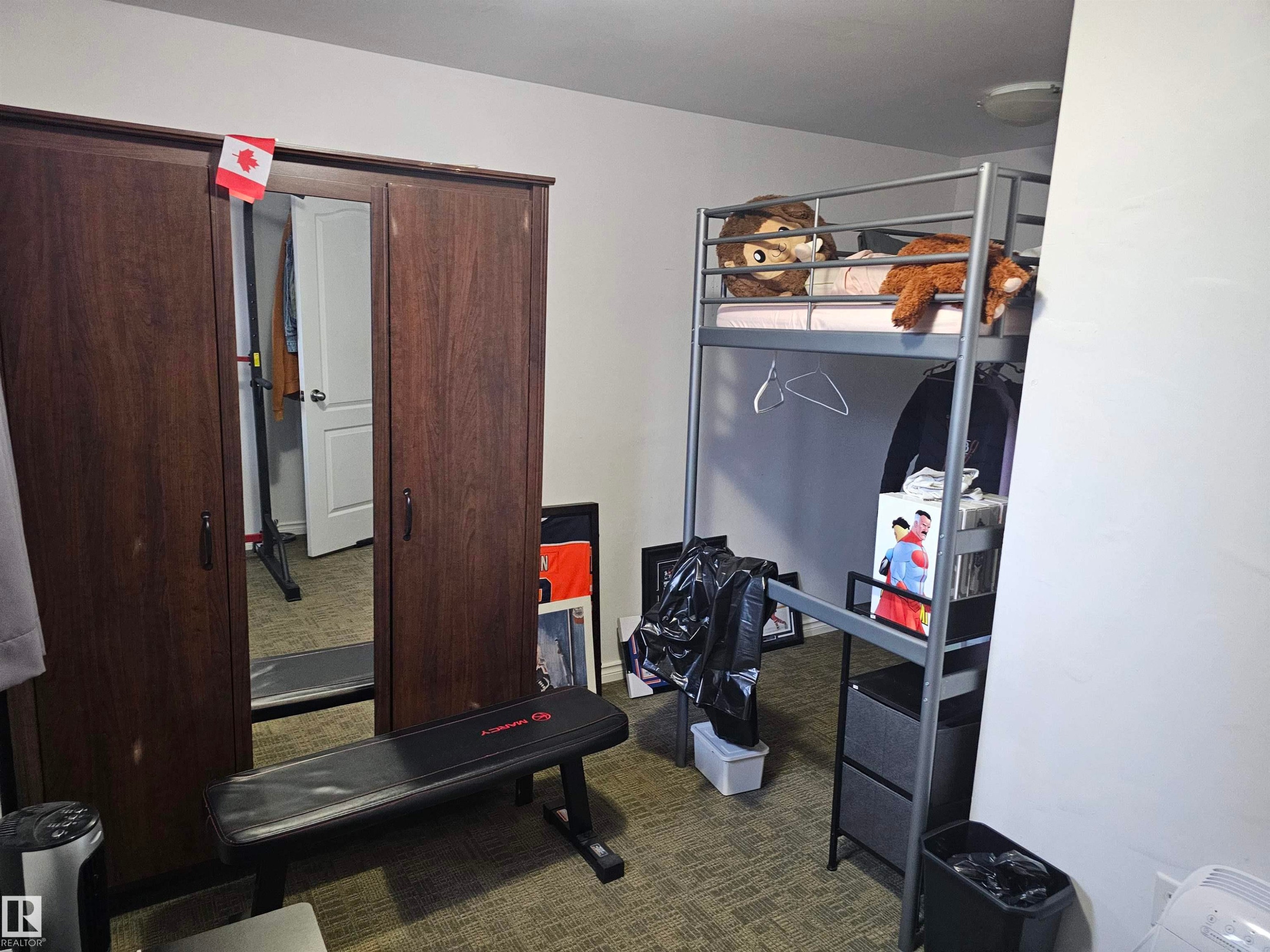 This room features light-colored walls and carpet flooring - 844 Erin Place, Edmonton, AB - Indoor