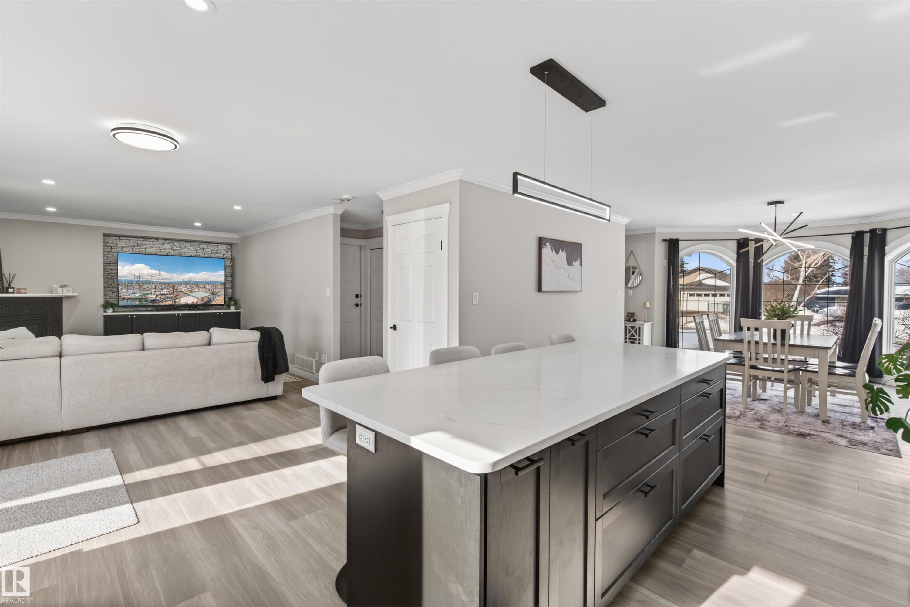 807 Beach Avenue, Cold Lake, AB - Indoor