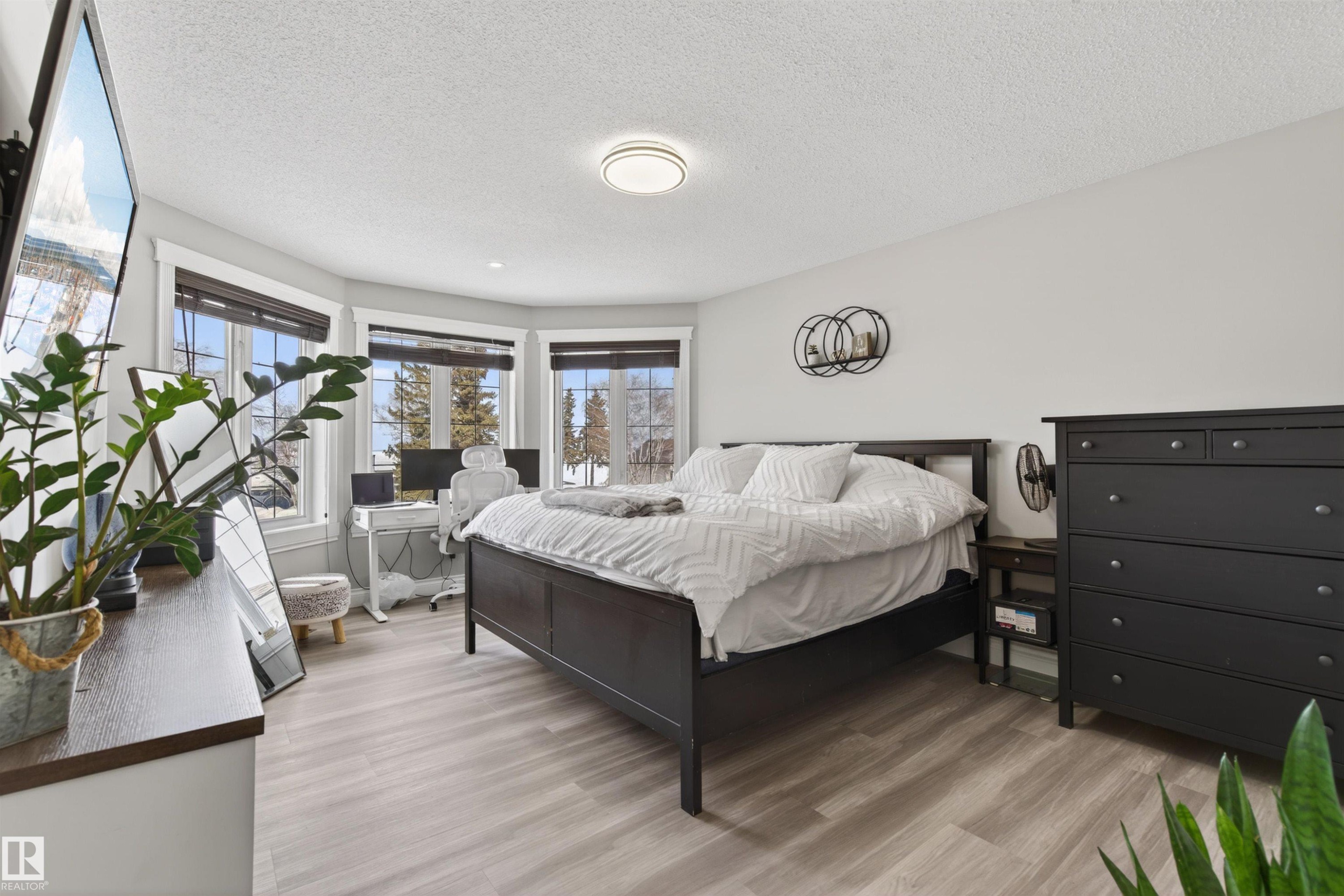 807 Beach Avenue, Cold Lake, AB - Indoor Photo Showing Bedroom