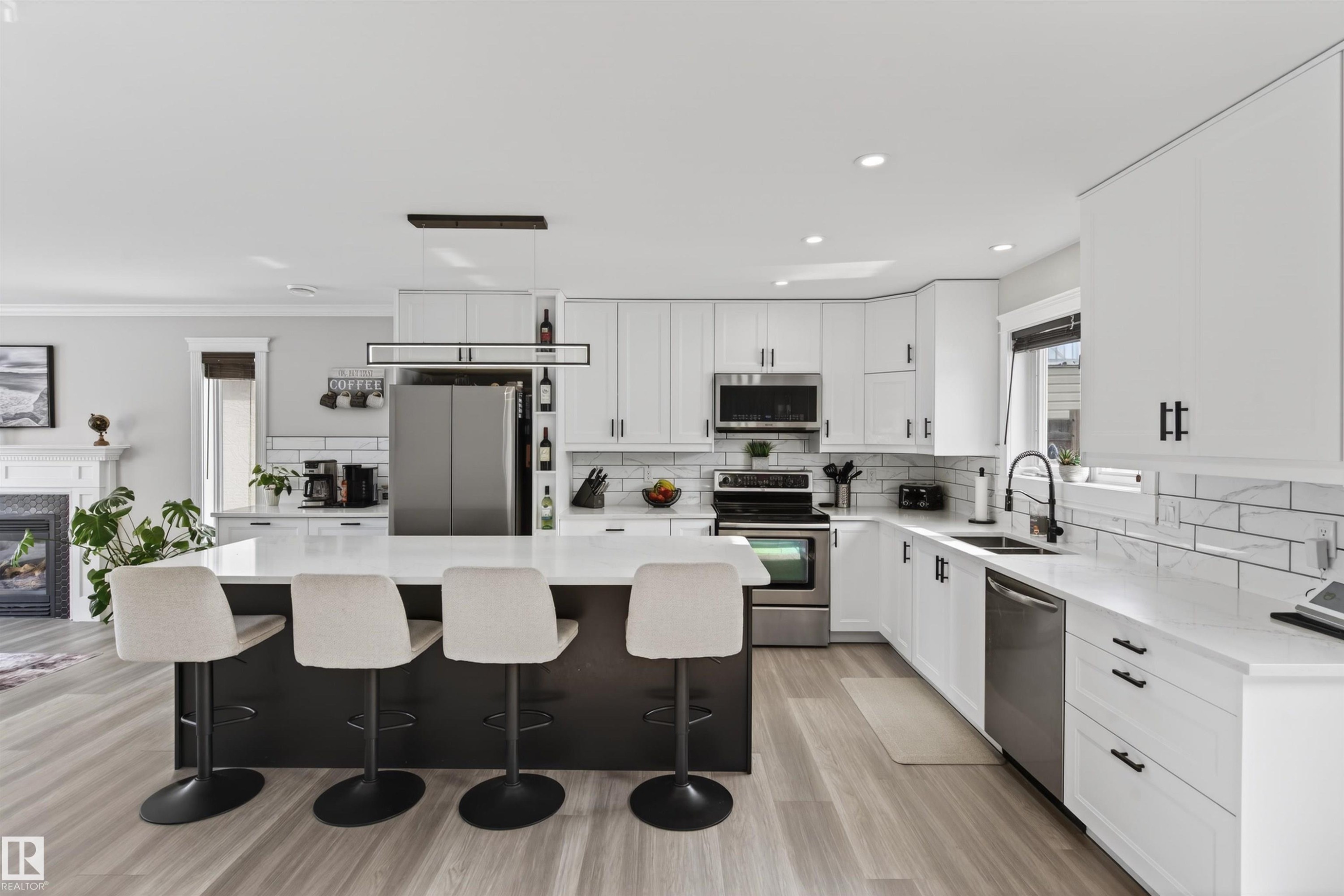 807 Beach Avenue, Cold Lake, AB - Indoor Photo Showing Kitchen With Double Sink With Upgraded Kitchen