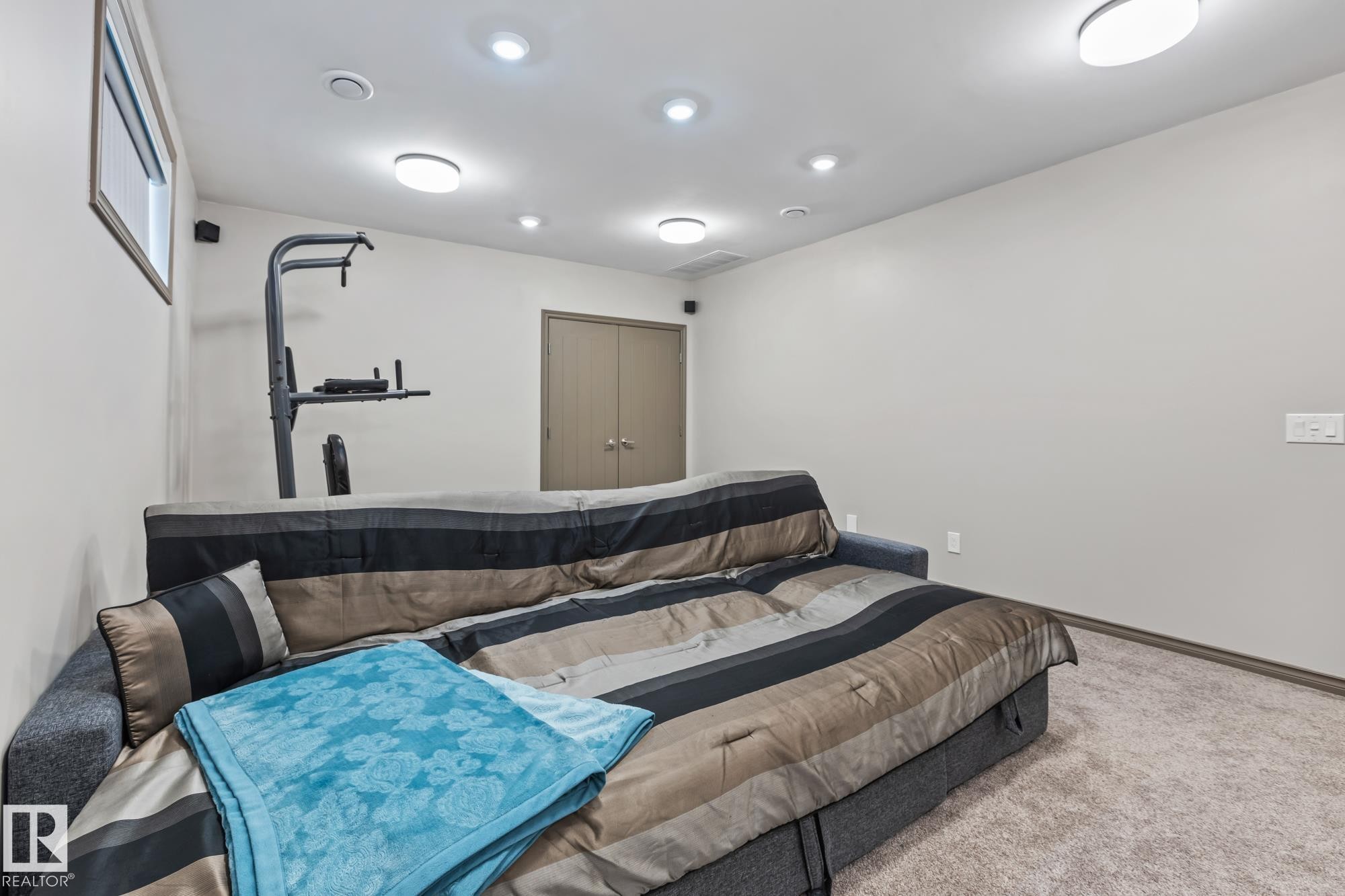 9520 206 Street, Edmonton, AB - Indoor