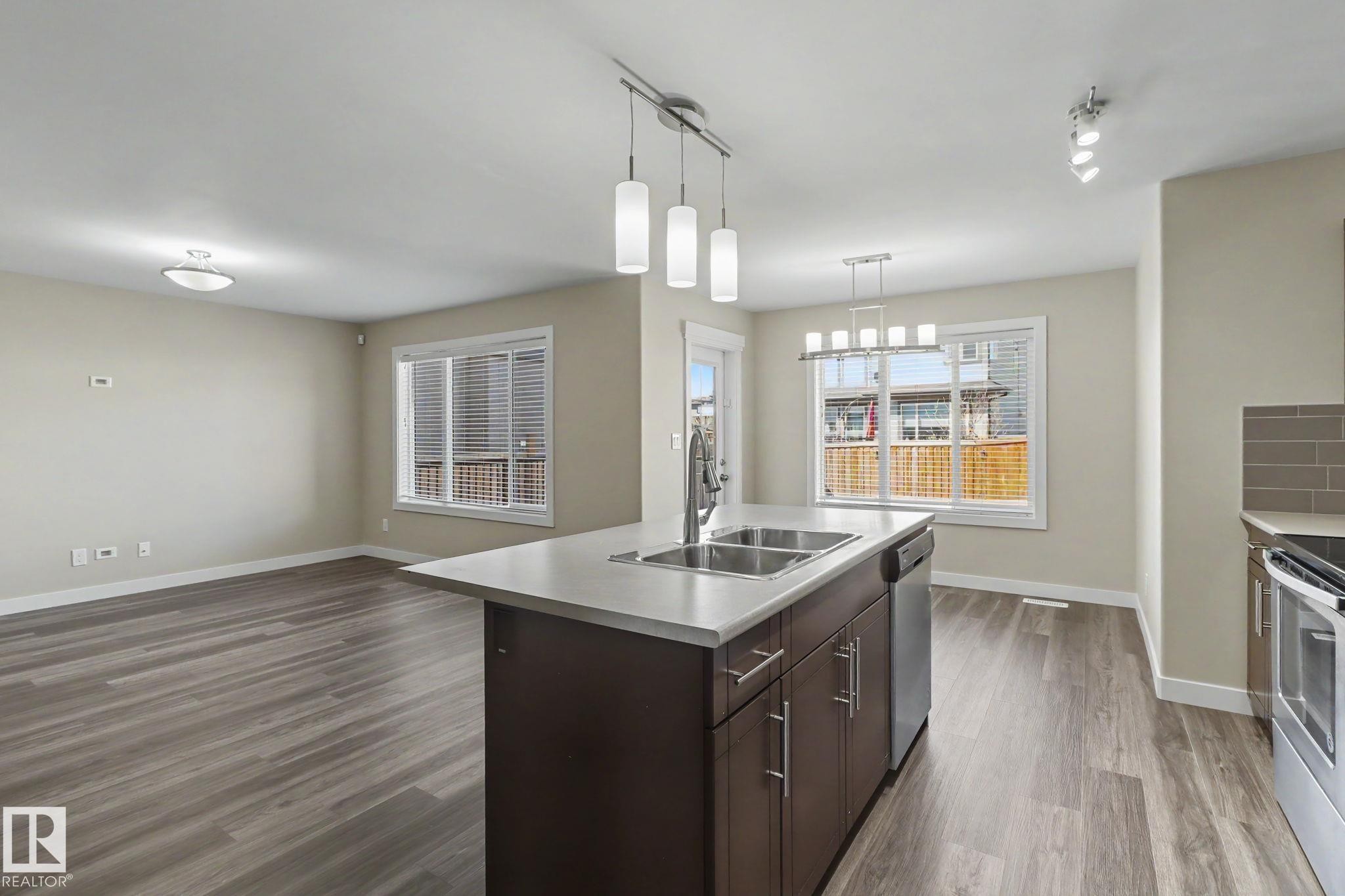 2547 Amerongen Crescent, Edmonton, AB - Indoor Photo Showing Kitchen With Double Sink