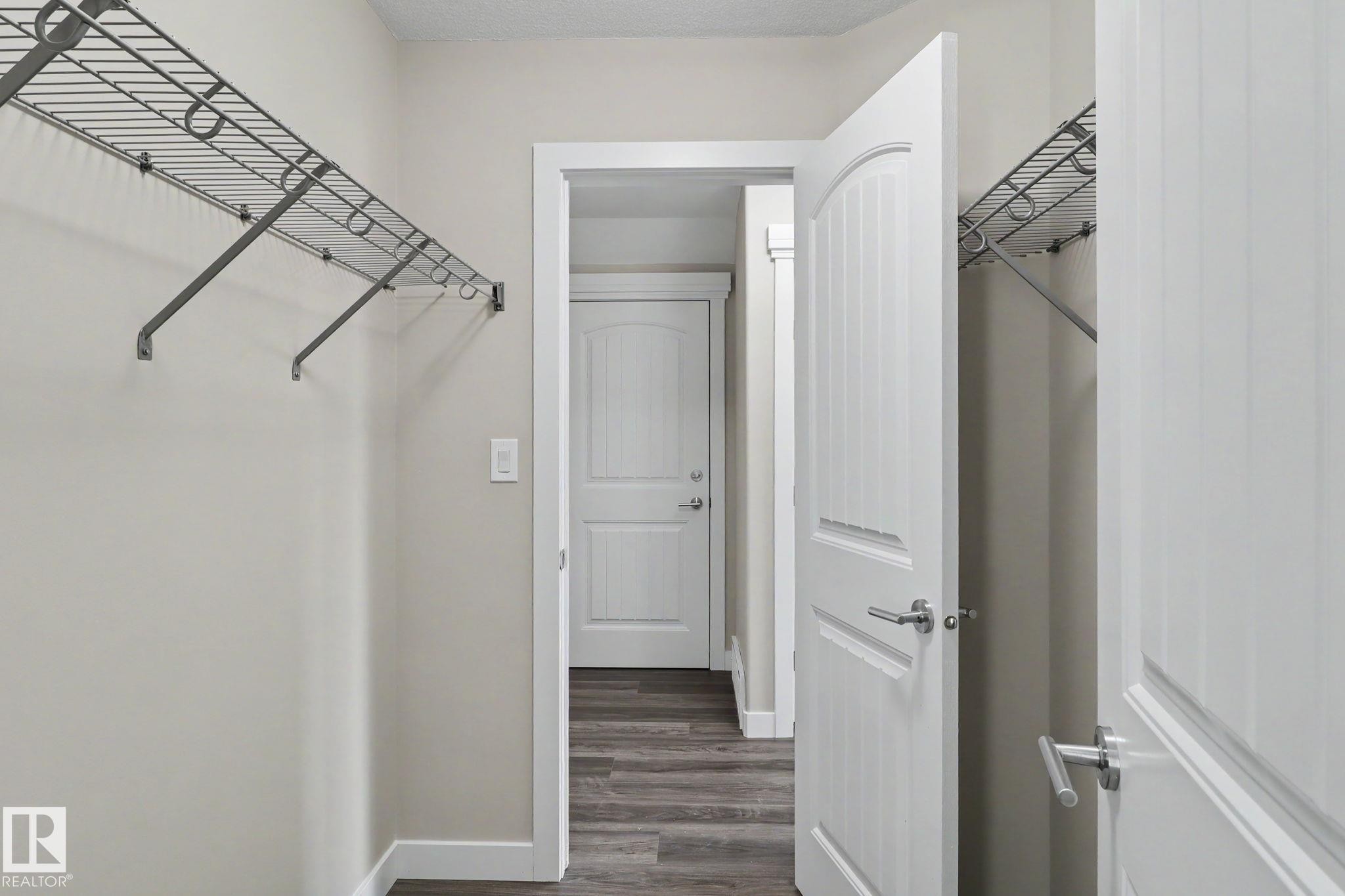 2547 Amerongen Crescent, Edmonton, AB - Indoor