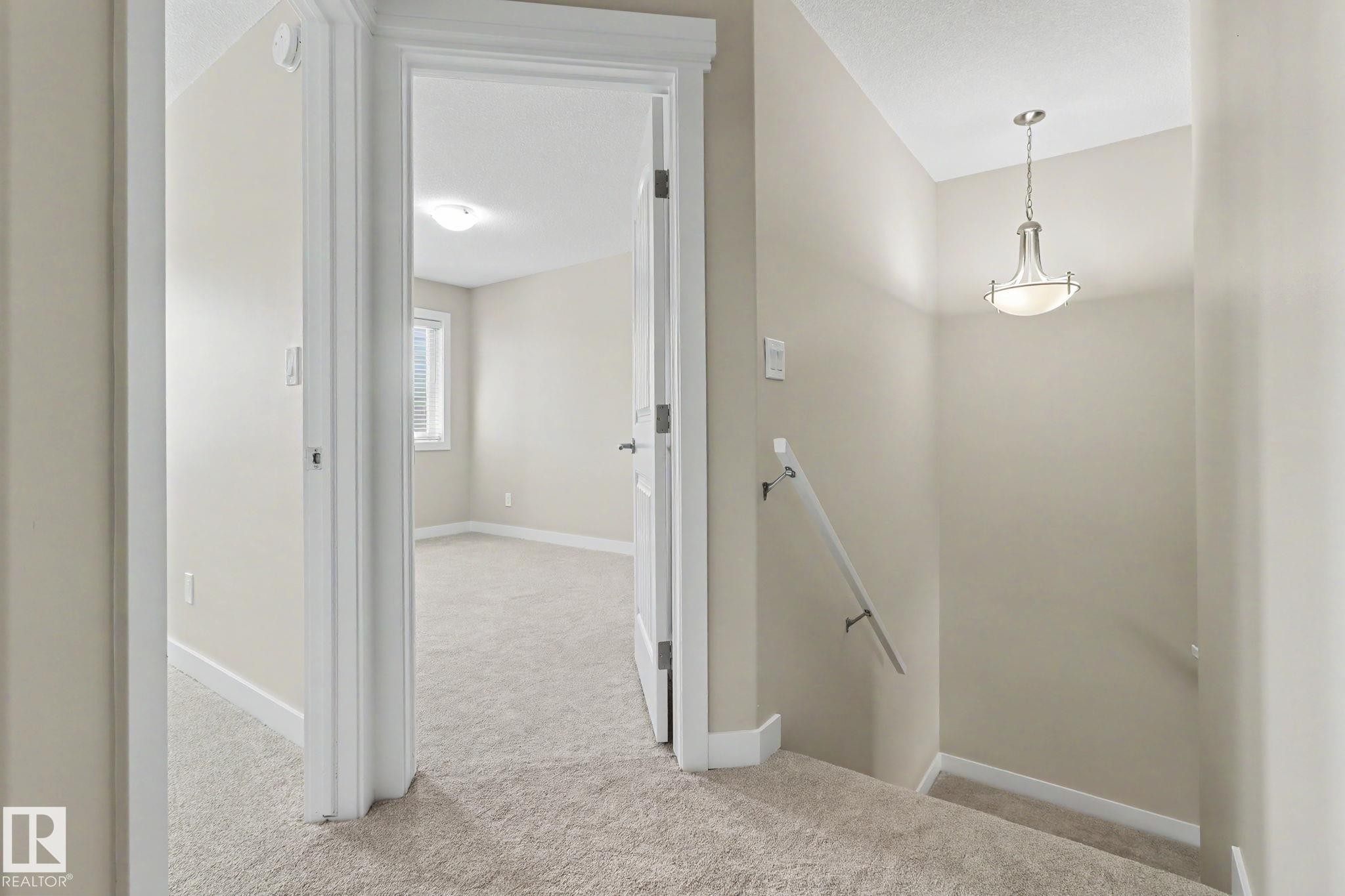2547 Amerongen Crescent, Edmonton, AB - Indoor Photo Showing Other Room