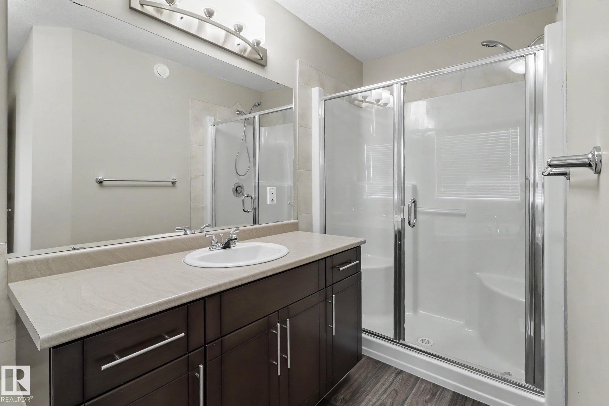 2547 Amerongen Crescent, Edmonton, AB - Indoor Photo Showing Bathroom