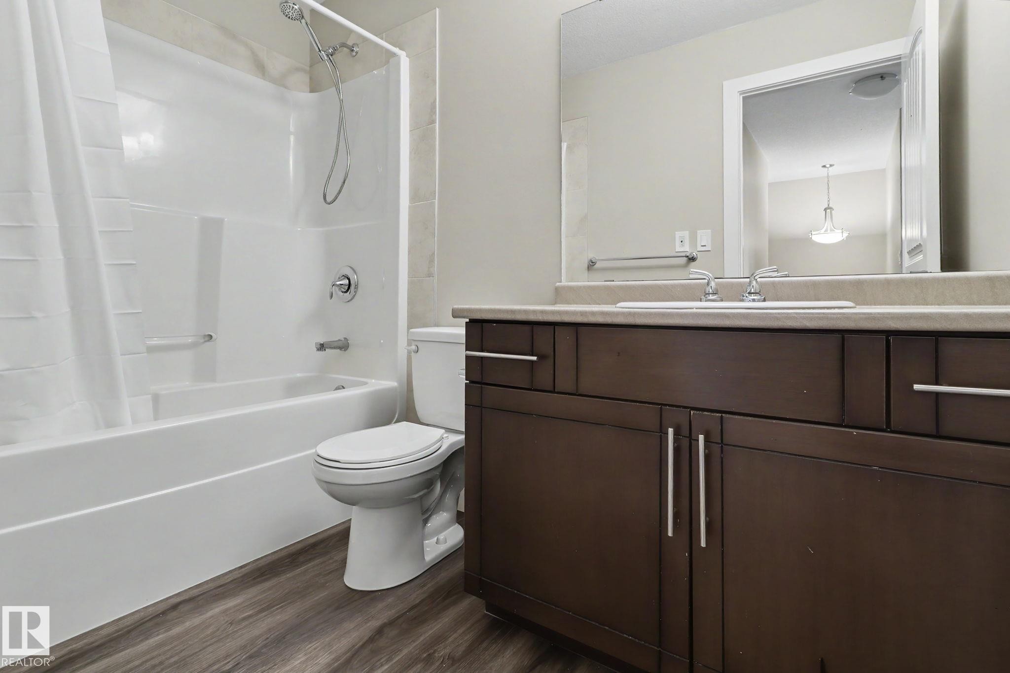 2547 Amerongen Crescent, Edmonton, AB - Indoor Photo Showing Bathroom