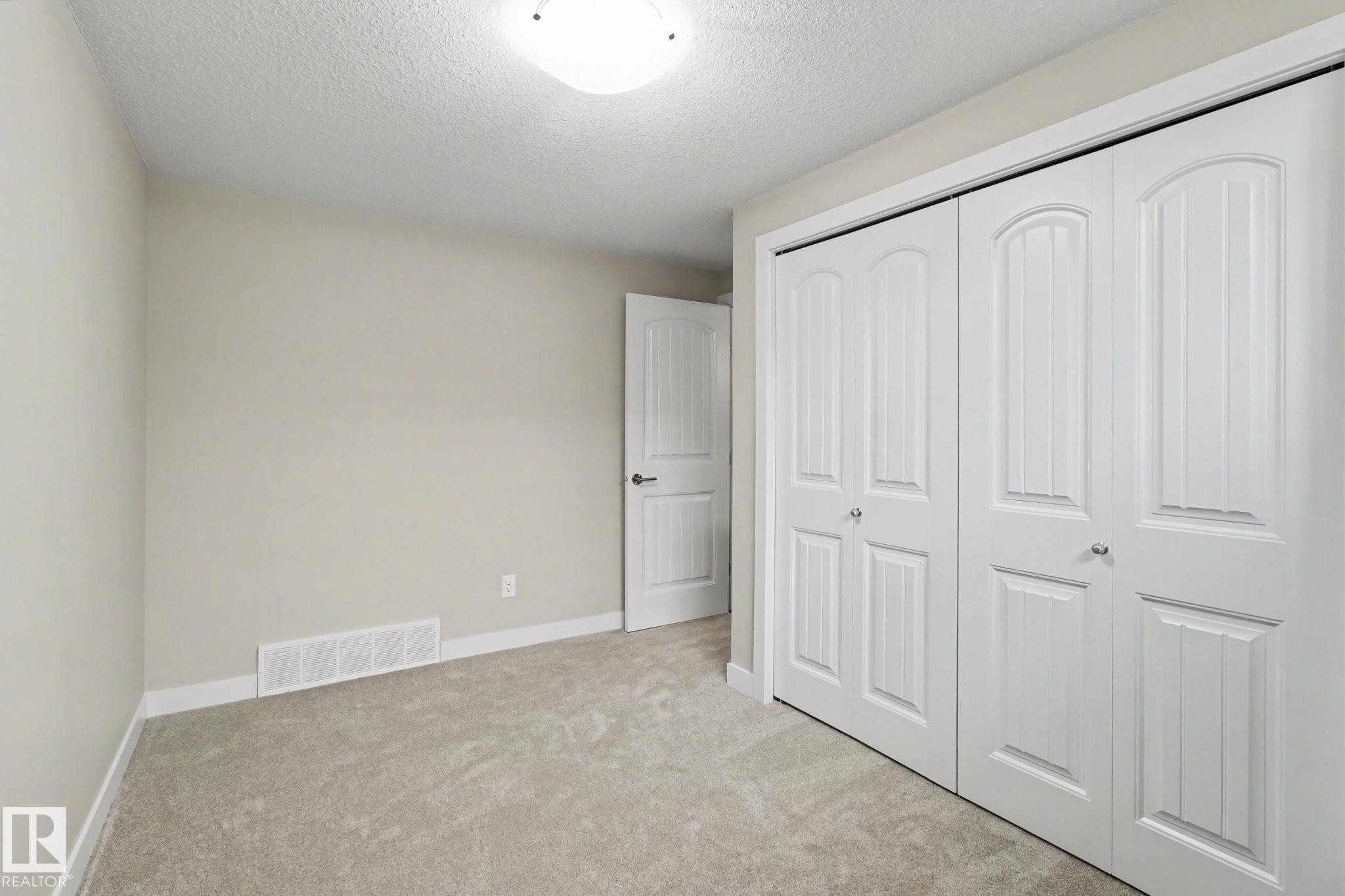 2547 Amerongen Crescent, Edmonton, AB - Indoor Photo Showing Other Room