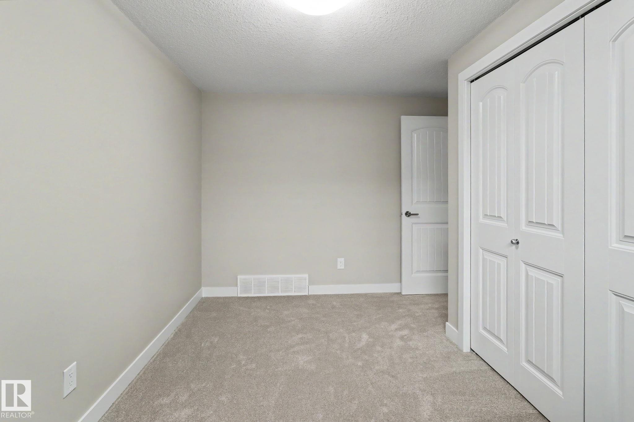 2547 Amerongen Crescent, Edmonton, AB - Indoor Photo Showing Other Room