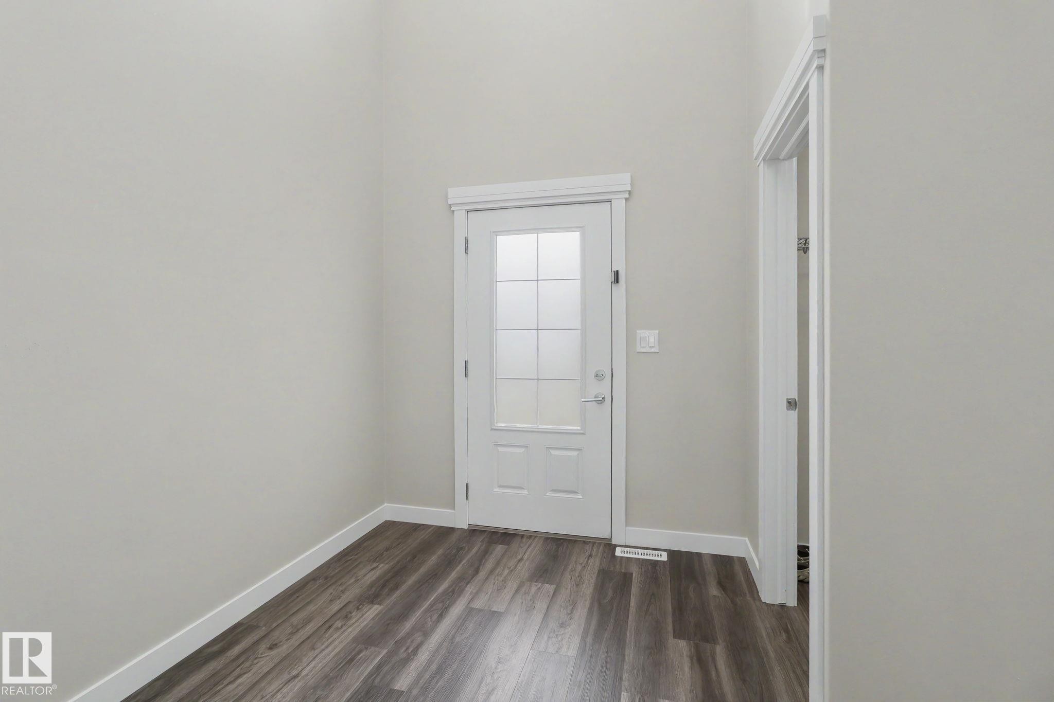 2547 Amerongen Crescent, Edmonton, AB - Indoor Photo Showing Other Room