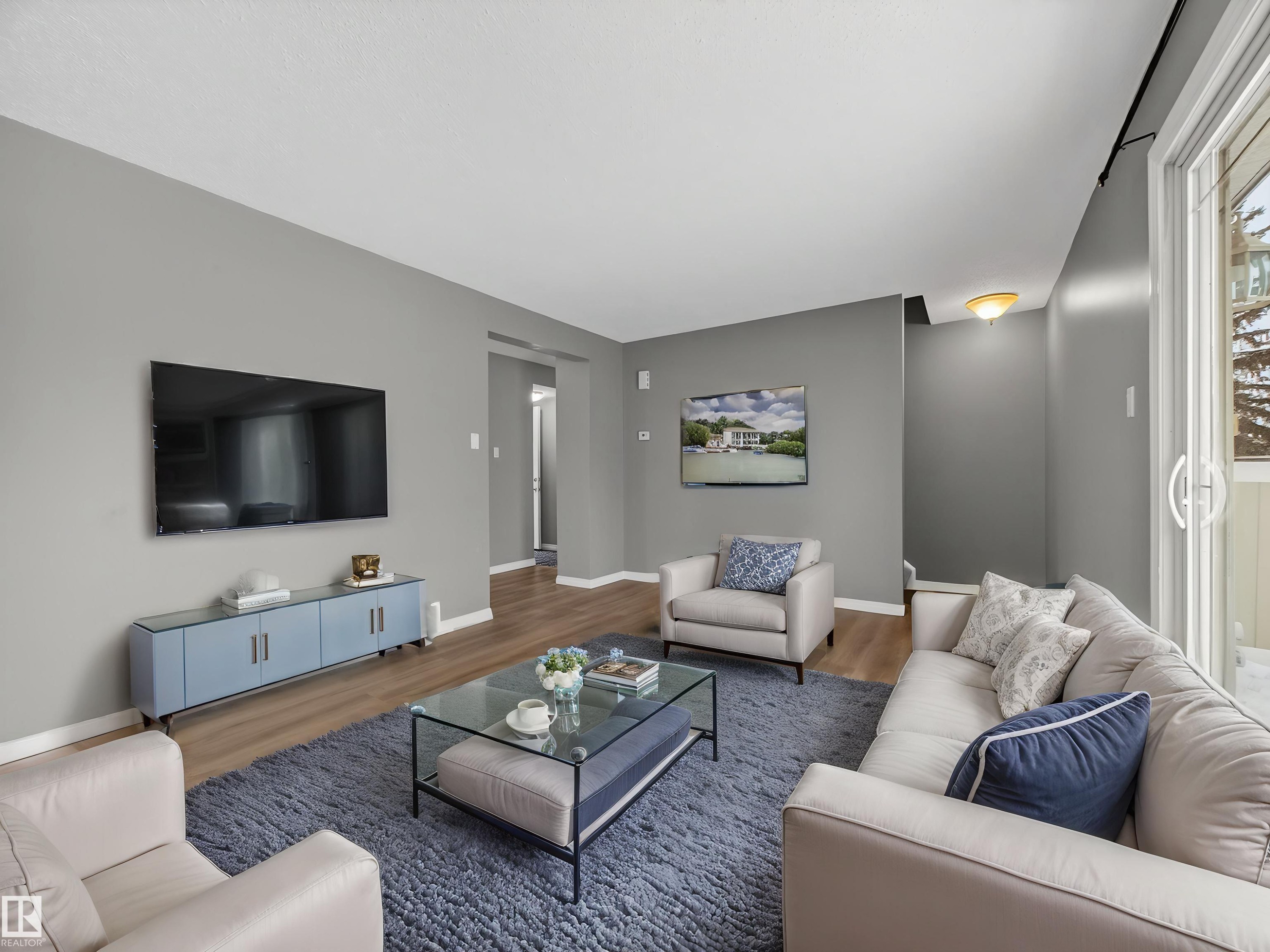 7715 37 Avenue, Edmonton, AB - Indoor Photo Showing Living Room