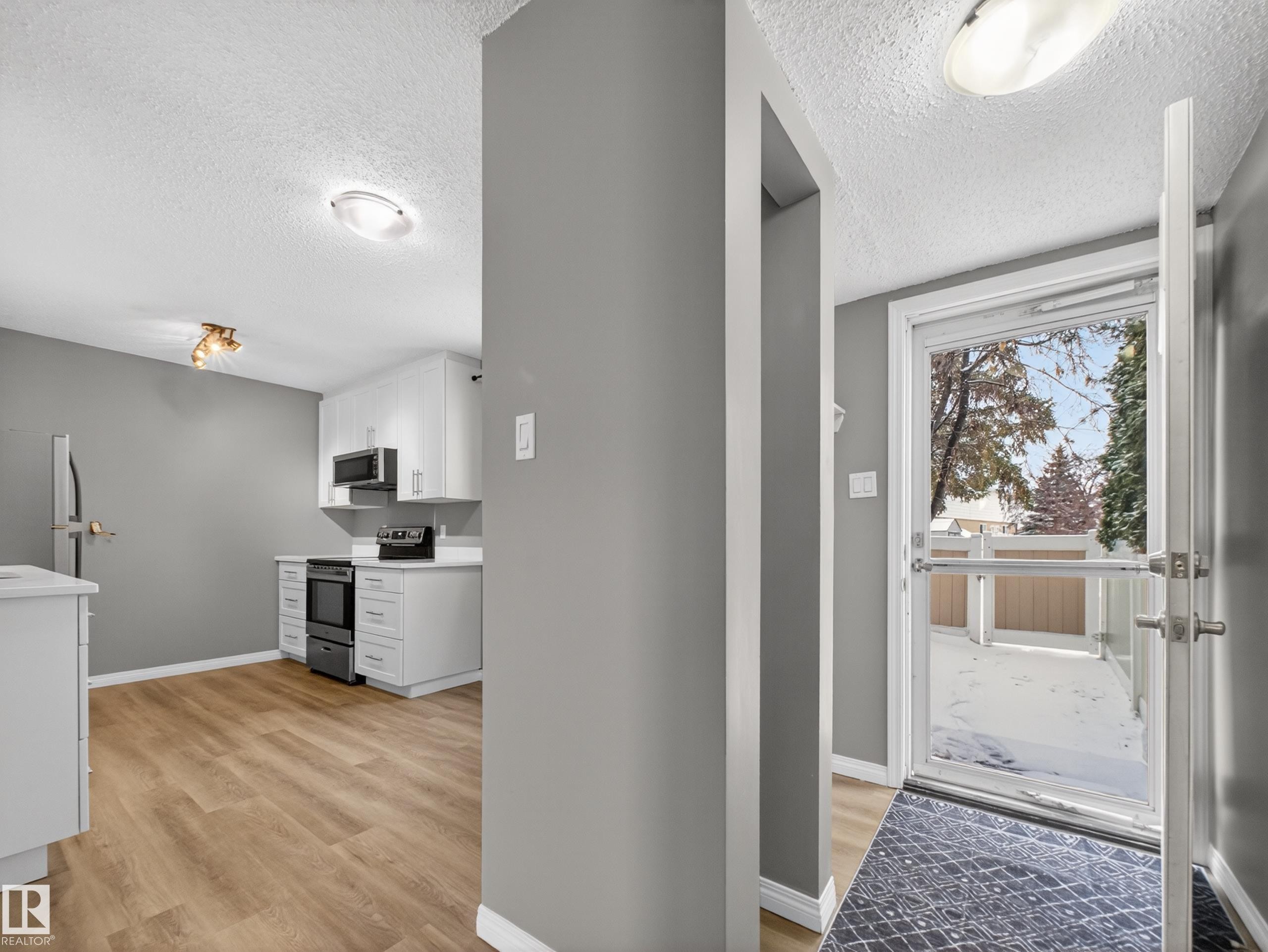 7715 37 Avenue, Edmonton, AB - Indoor Photo Showing Kitchen