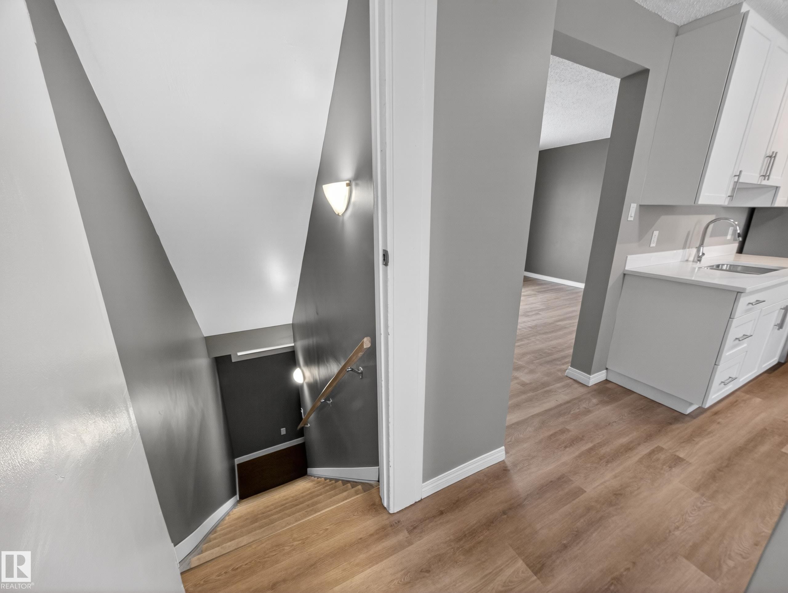 7715 37 Avenue, Edmonton, AB - Indoor