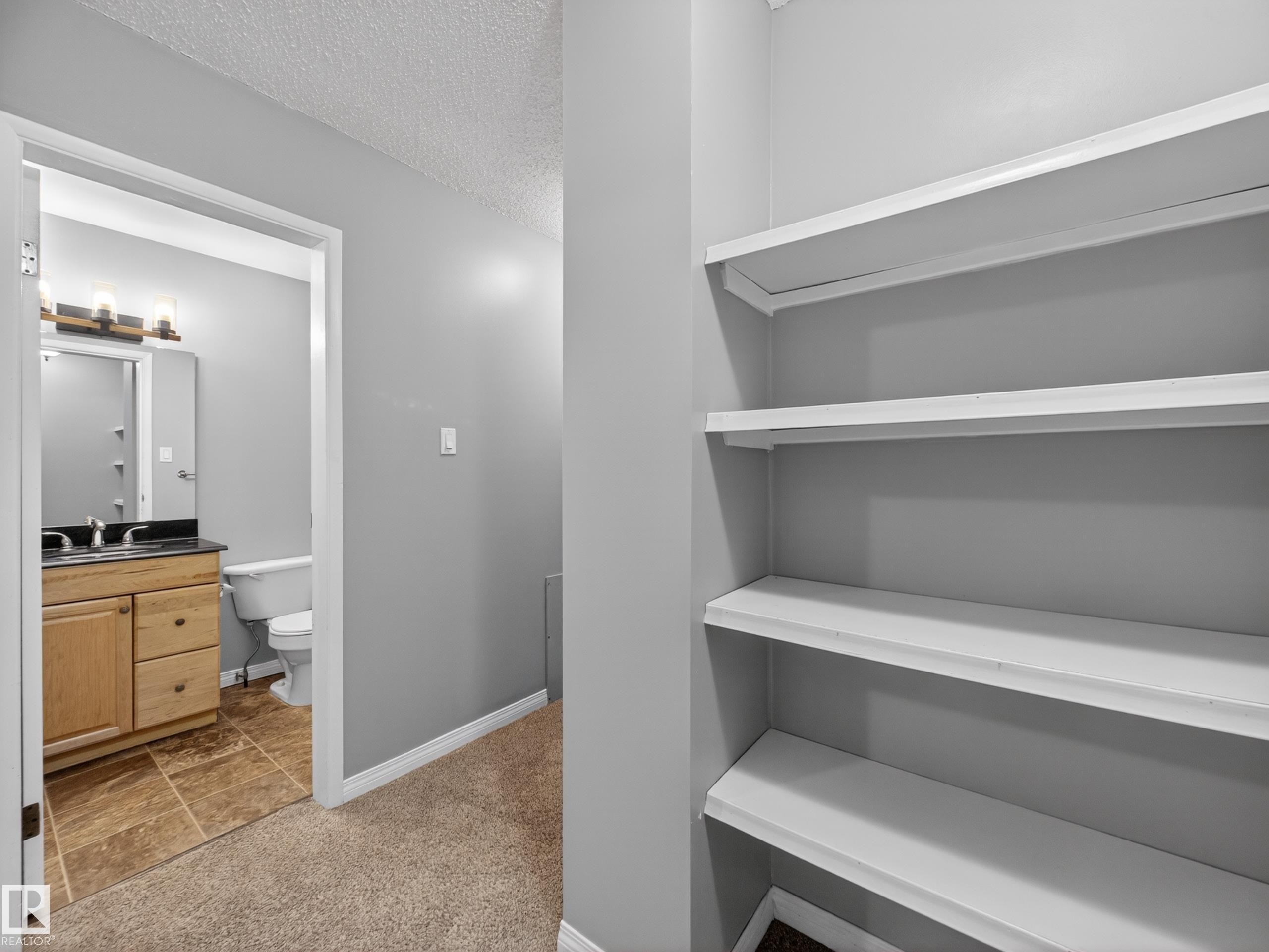 7715 37 Avenue, Edmonton, AB - Indoor