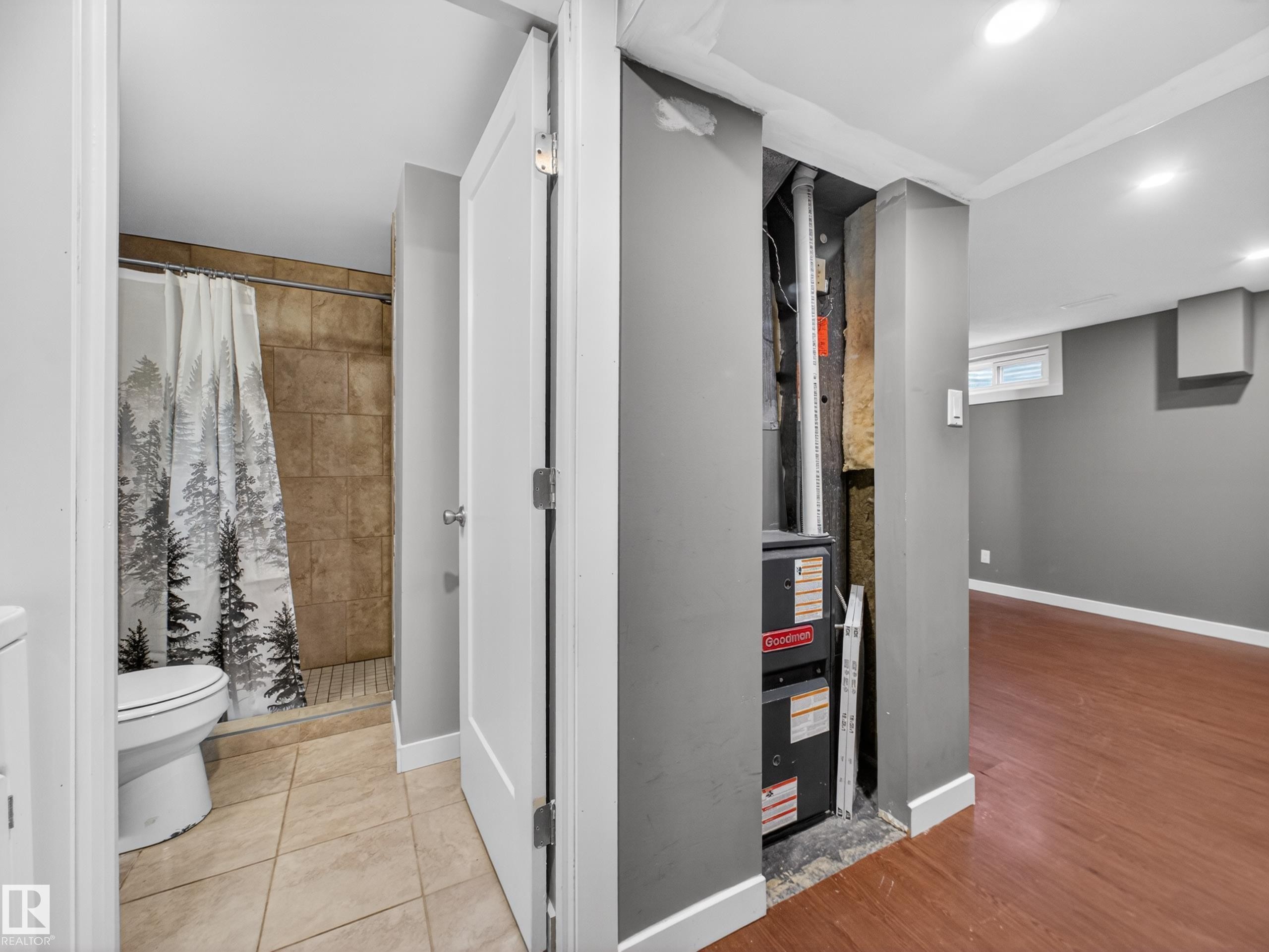 7715 37 Avenue, Edmonton, AB - Indoor Photo Showing Other Room