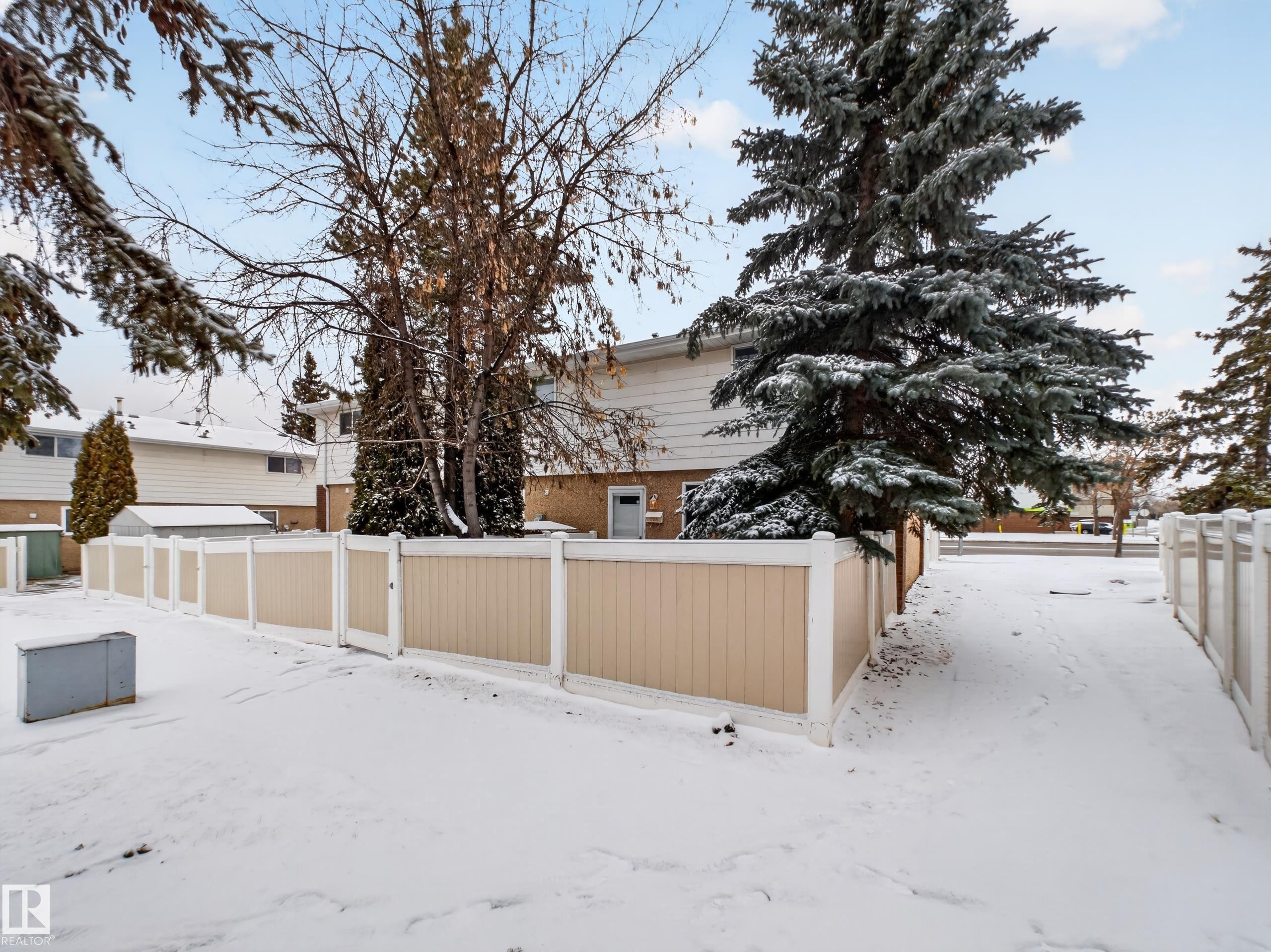 7715 37 Avenue, Edmonton, AB - Outdoor