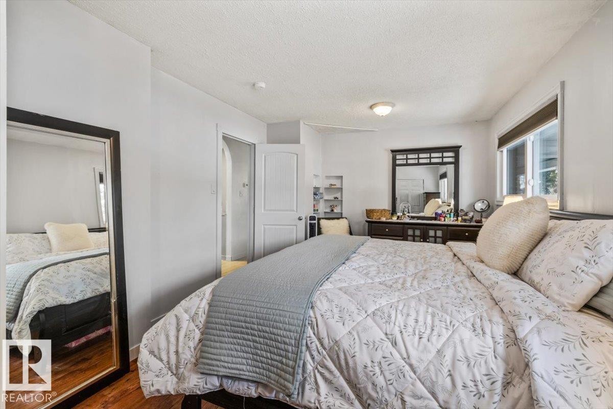 9304 128A Avenue, Edmonton, AB - Indoor Photo Showing Bedroom
