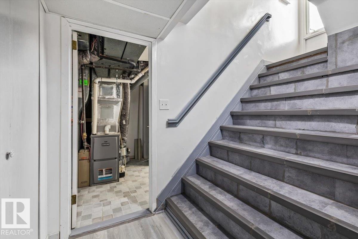 9304 128A Avenue, Edmonton, AB - Indoor Photo Showing Other Room