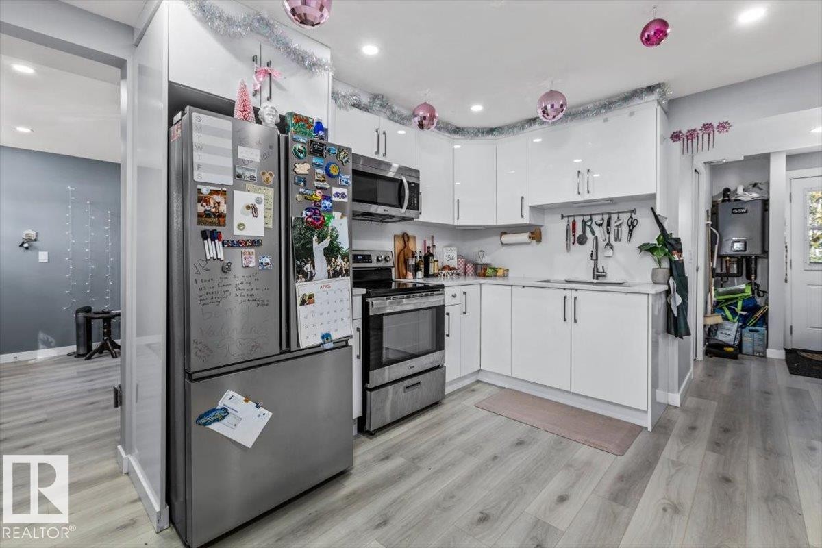 9304 128A Avenue, Edmonton, AB - Indoor Photo Showing Kitchen