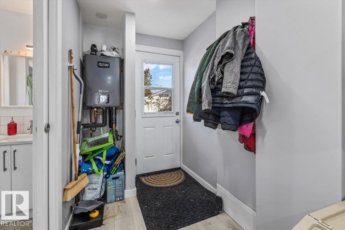 9304 128A Avenue, Edmonton, AB - Indoor