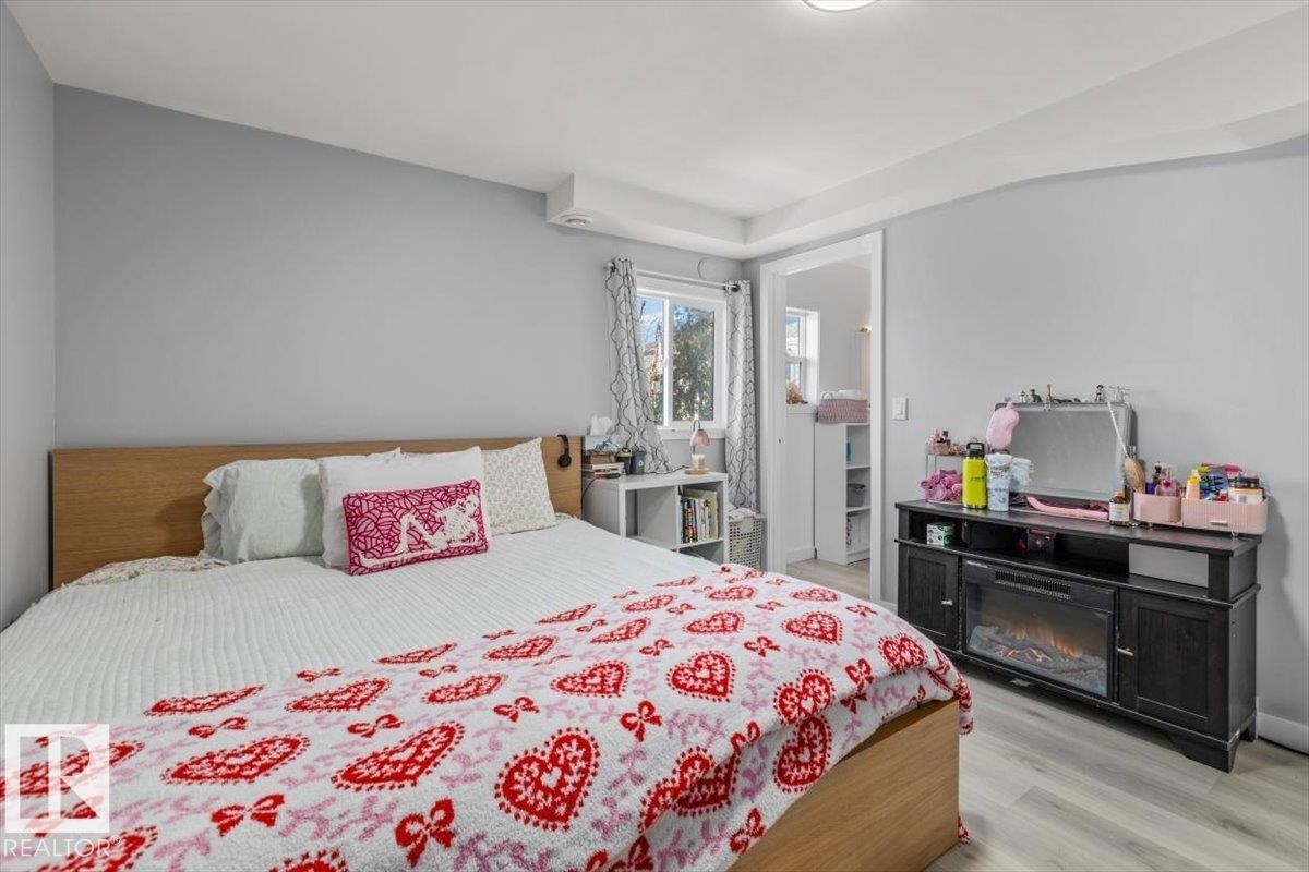 9304 128A Avenue, Edmonton, AB - Indoor Photo Showing Bedroom
