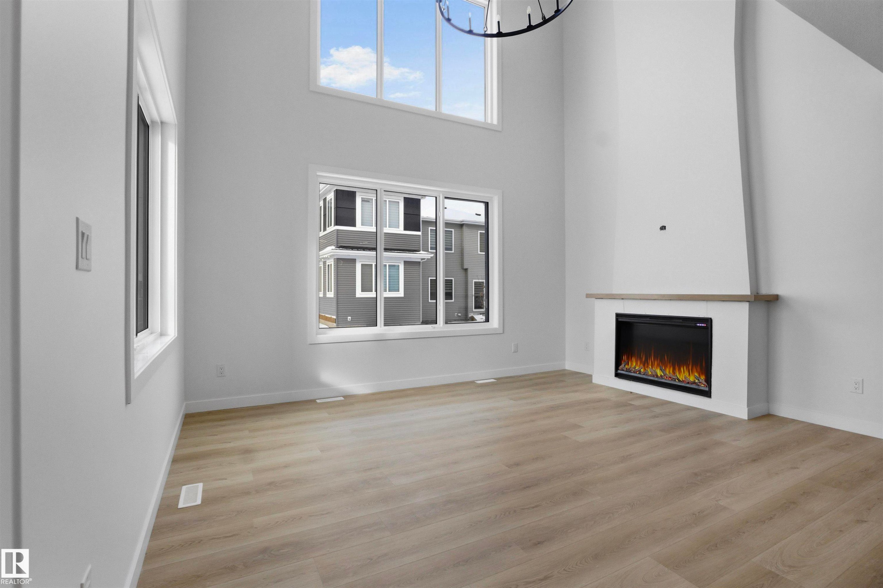 3304 Chickadee Drive, Edmonton, AB - Indoor With Fireplace