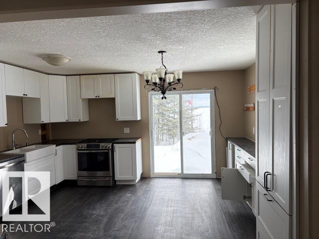 582 Highway 813, Rural Opportunity M.D., AB - Indoor Photo Showing Kitchen