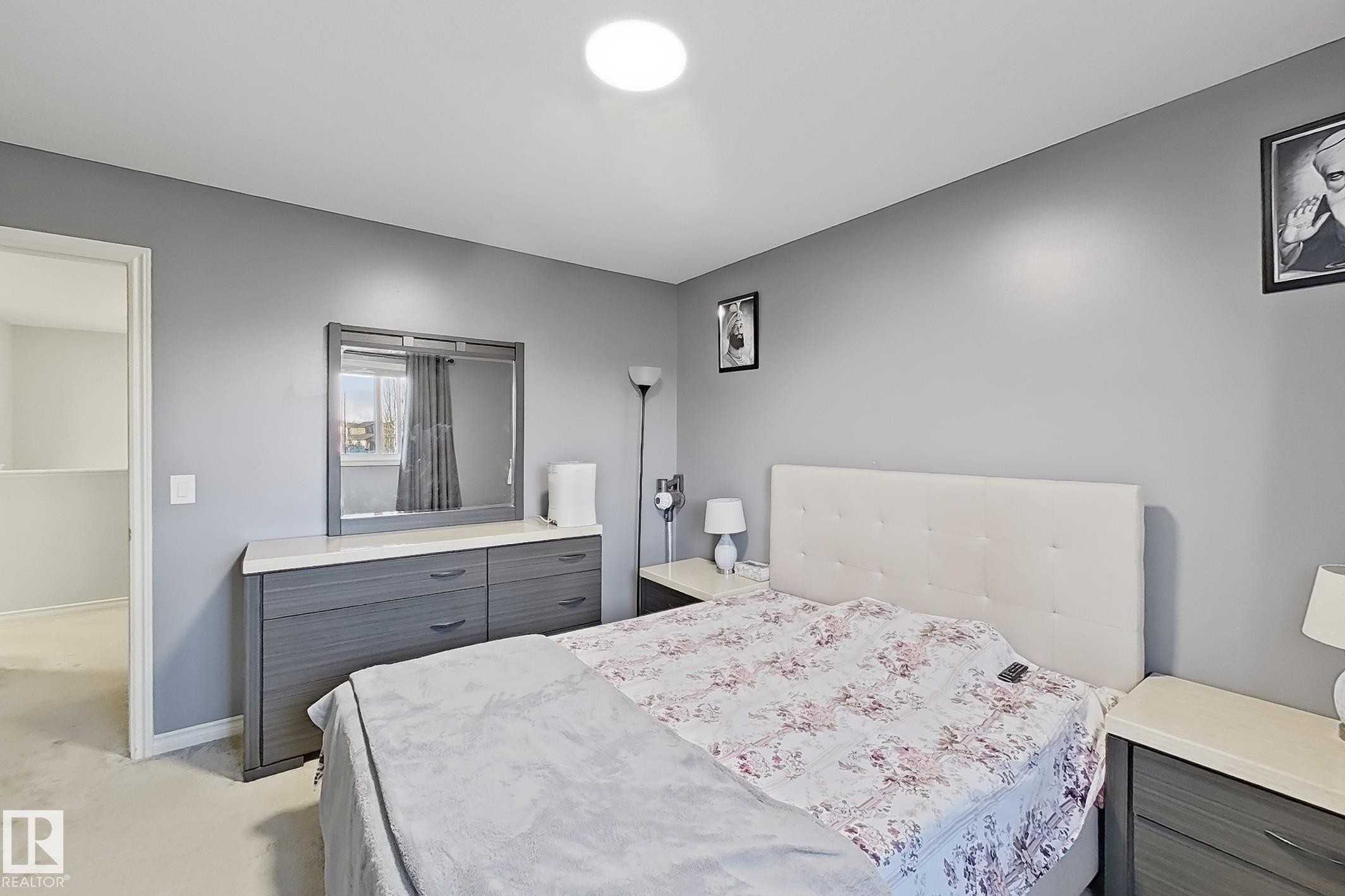 3215 22 Avenue, Edmonton, AB - Indoor Photo Showing Bedroom