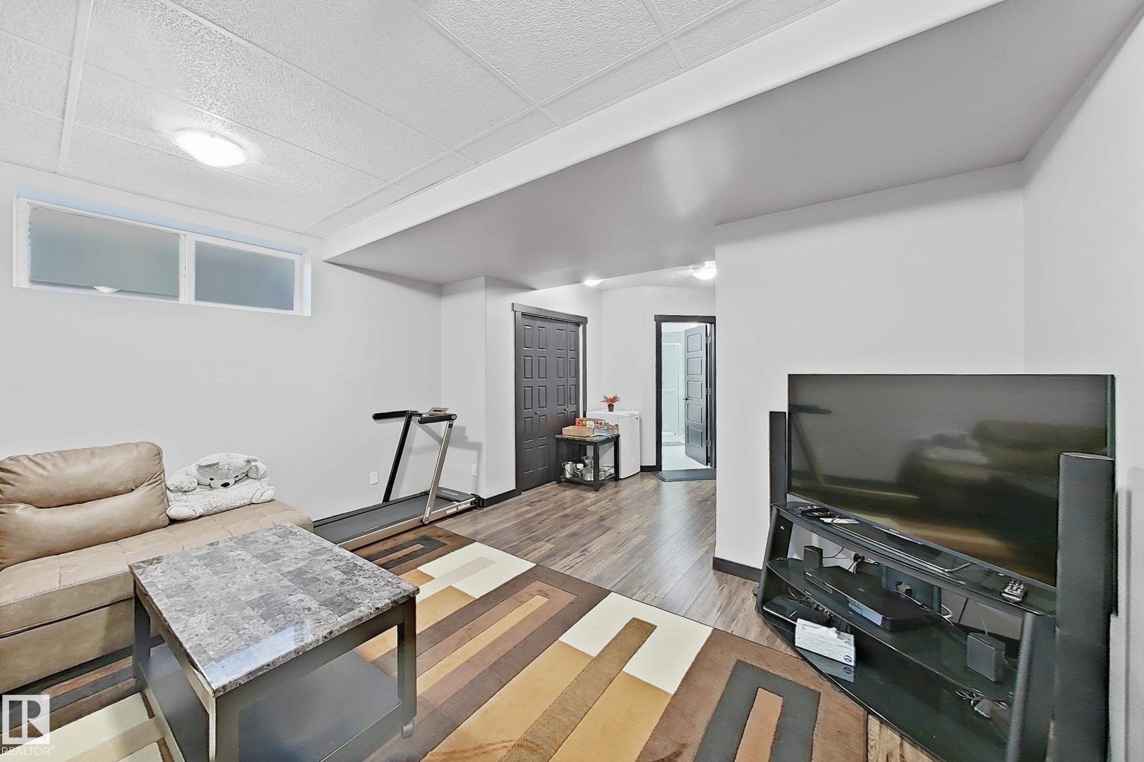 3215 22 Avenue, Edmonton, AB - Indoor