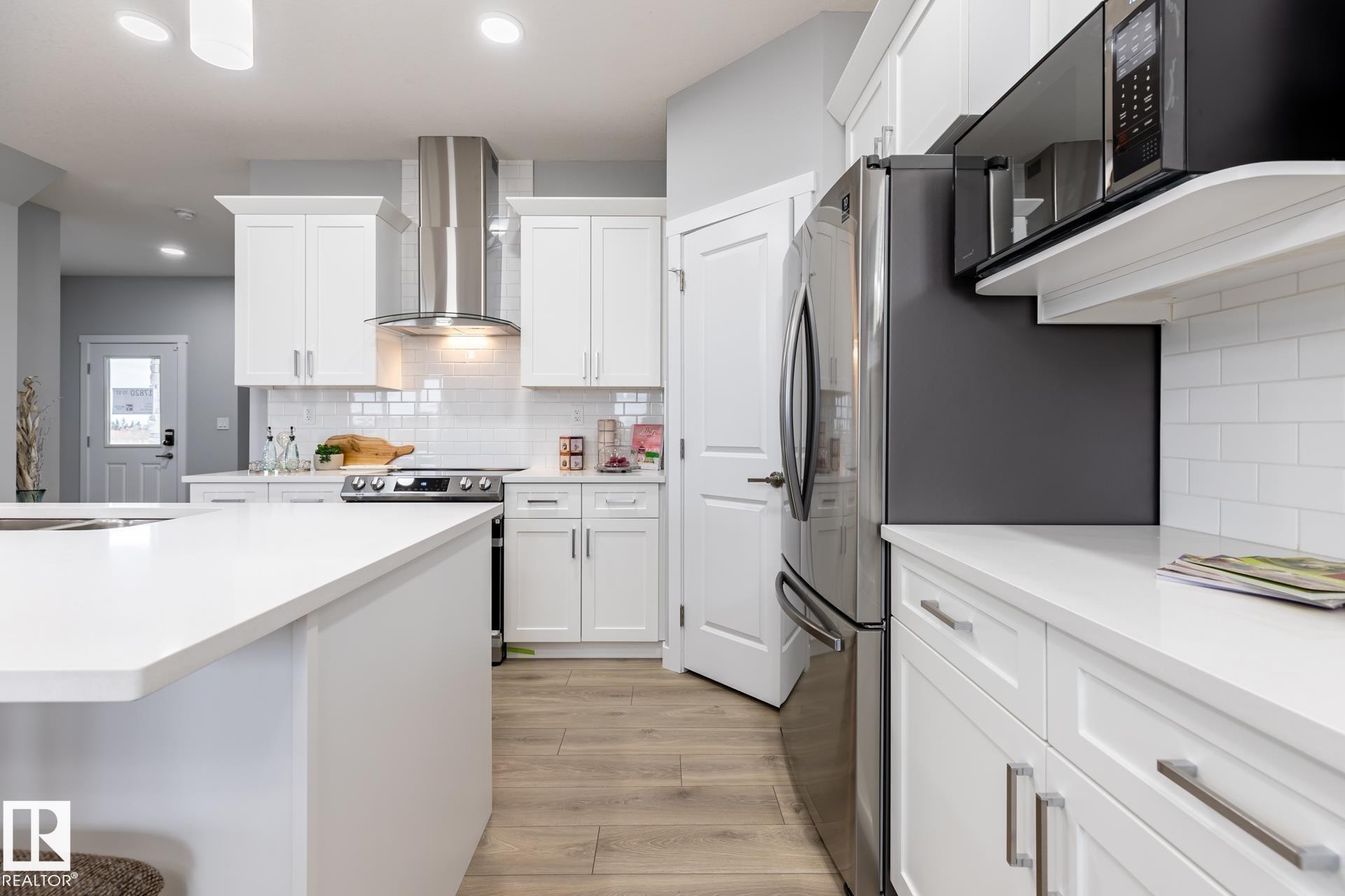17820 70 Street, Edmonton, AB - Indoor Photo Showing Kitchen With Upgraded Kitchen