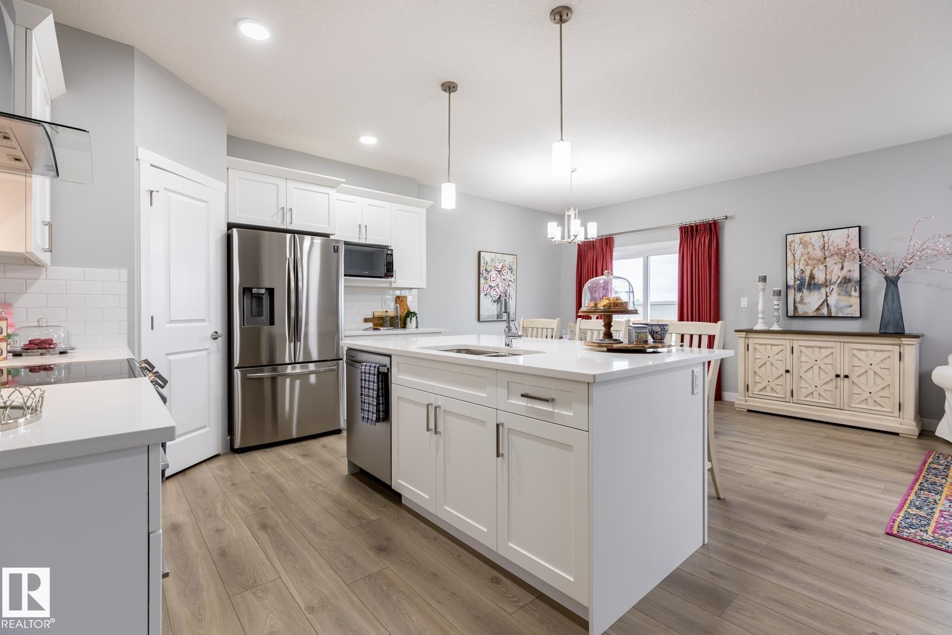 17820 70 Street, Edmonton, AB - Indoor Photo Showing Kitchen With Upgraded Kitchen