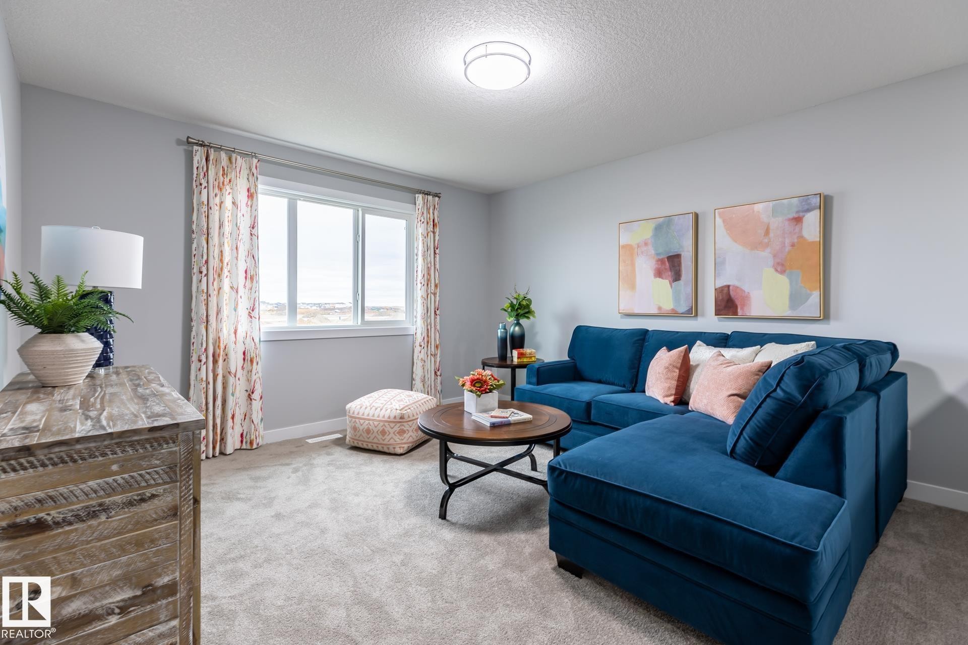 17820 70 Street, Edmonton, AB - Indoor Photo Showing Living Room