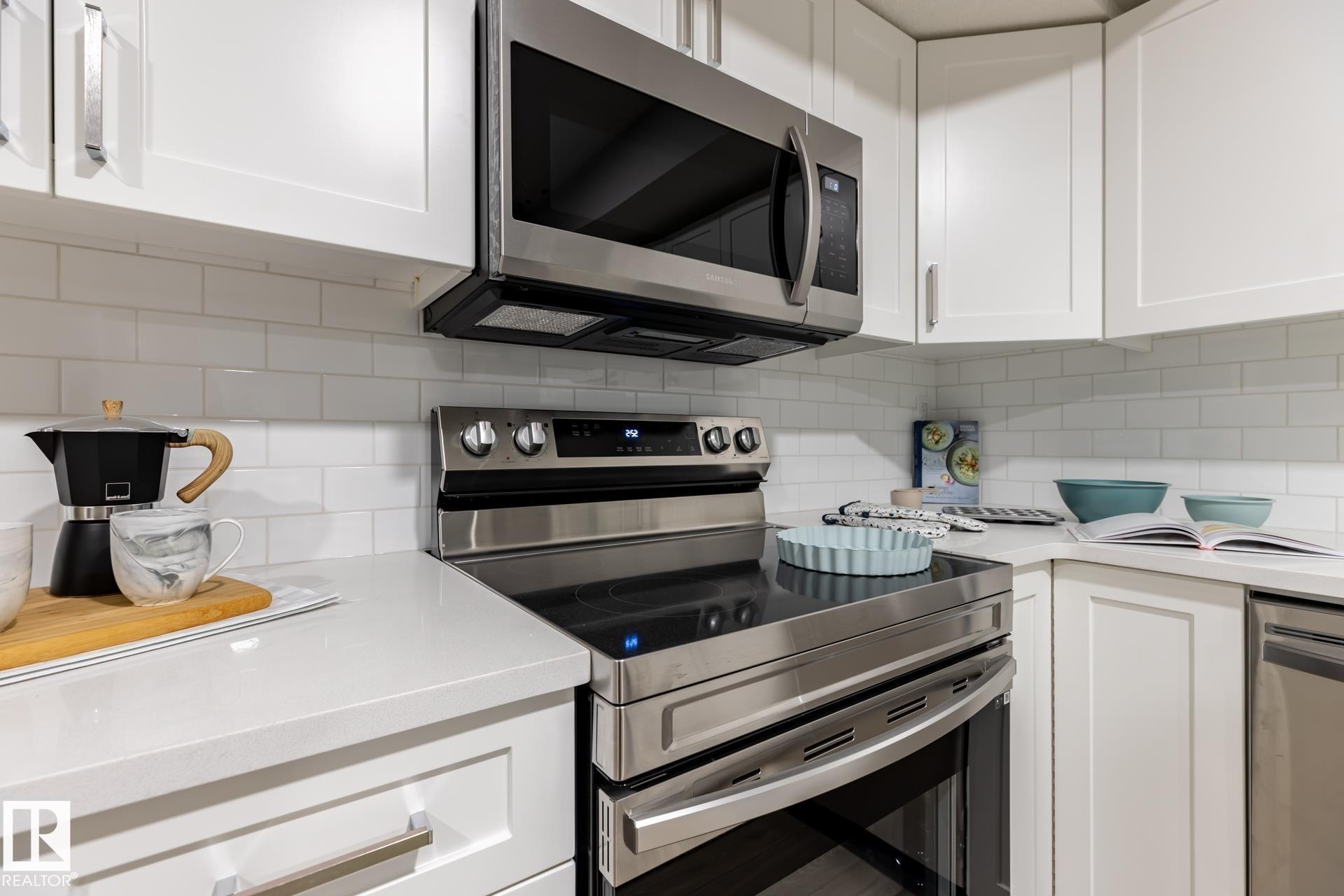 17820 70 Street, Edmonton, AB - Indoor Photo Showing Kitchen
