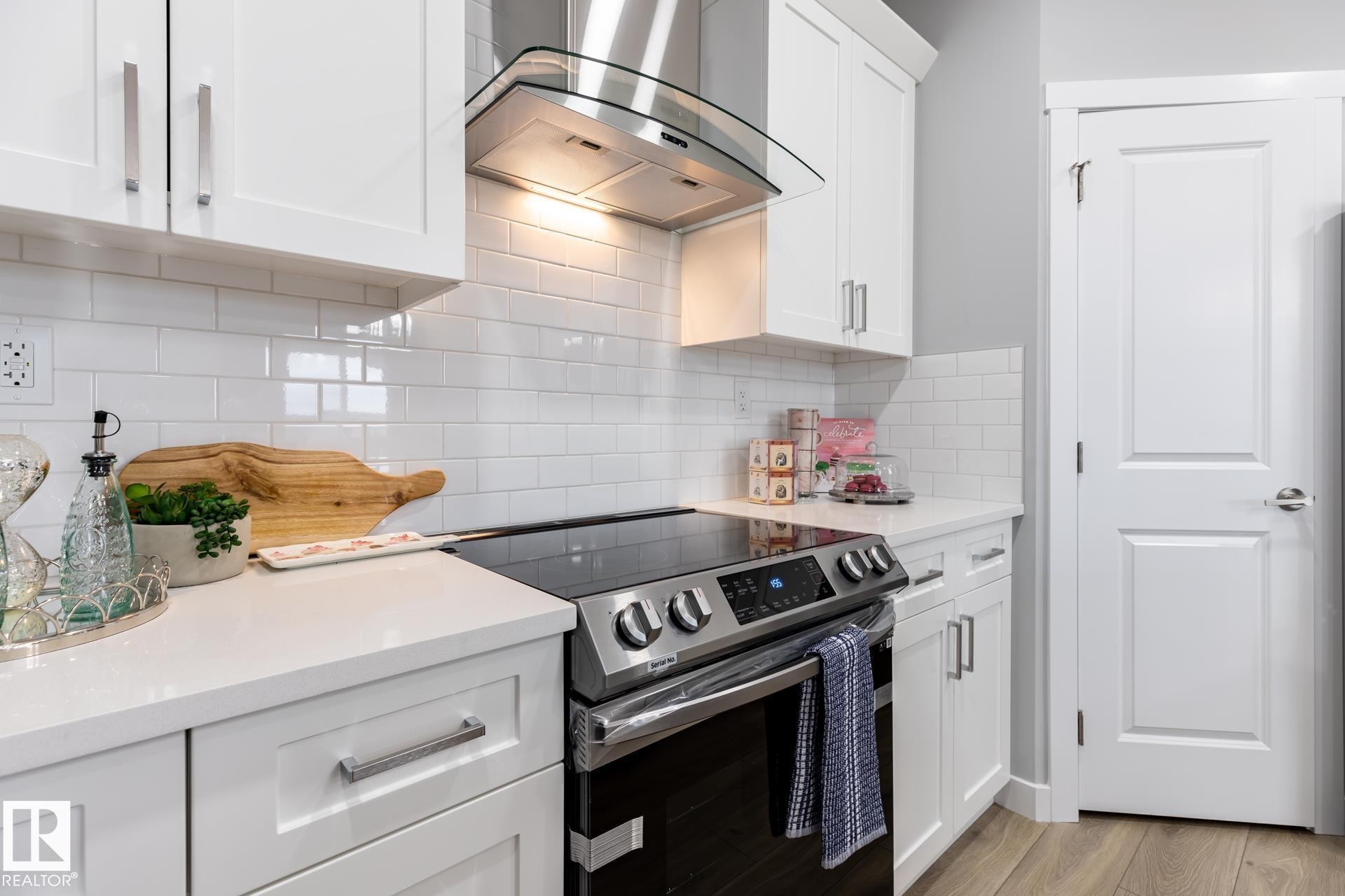 17820 70 Street, Edmonton, AB - Indoor Photo Showing Kitchen