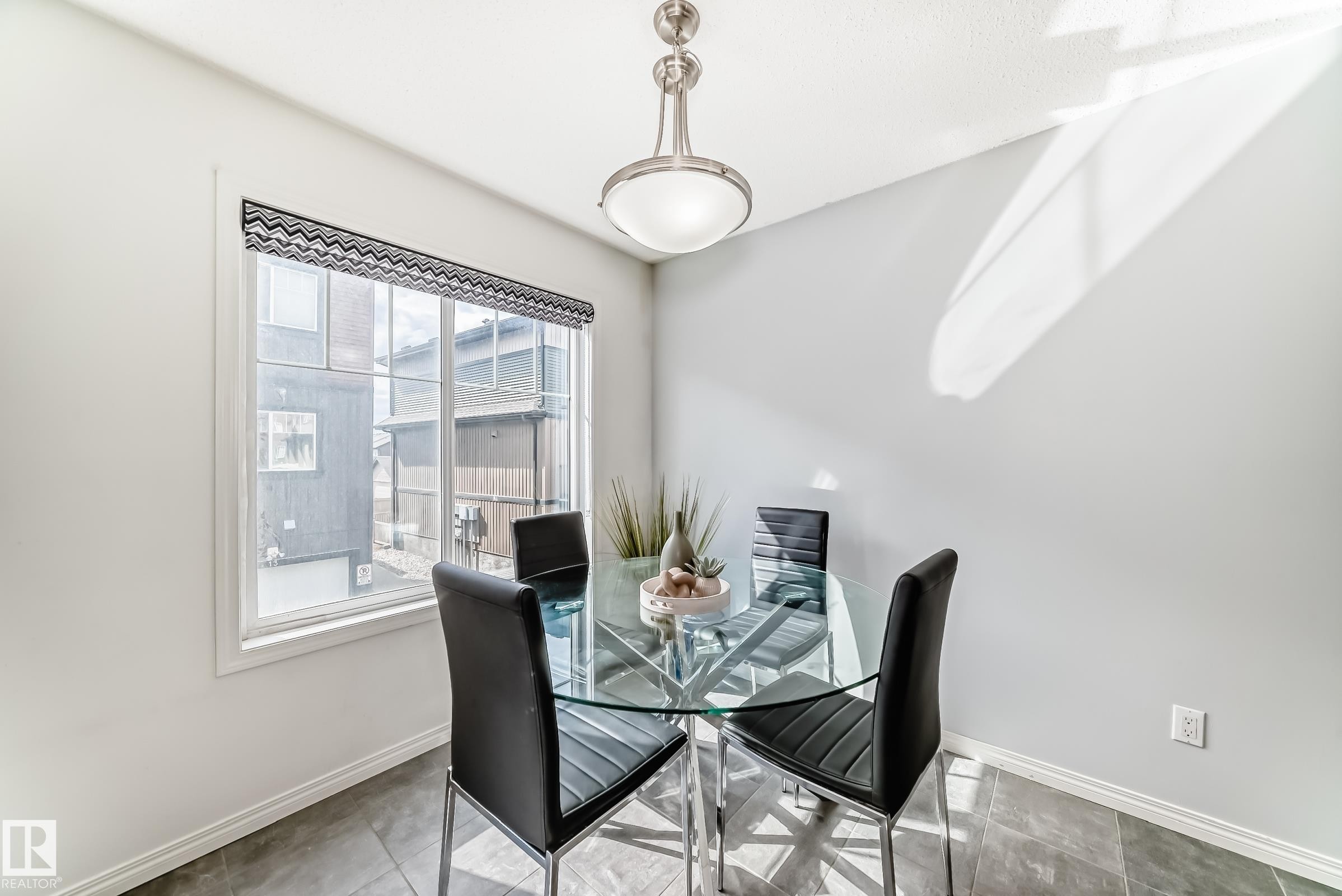 81 3305 Orchards Link Link, Edmonton, AB - Indoor Photo Showing Dining Room